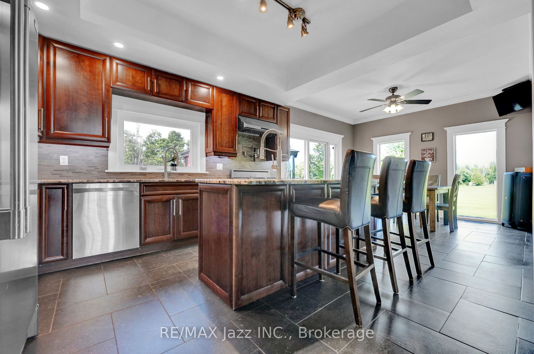 1674 Hooton Drive Property Photo 8