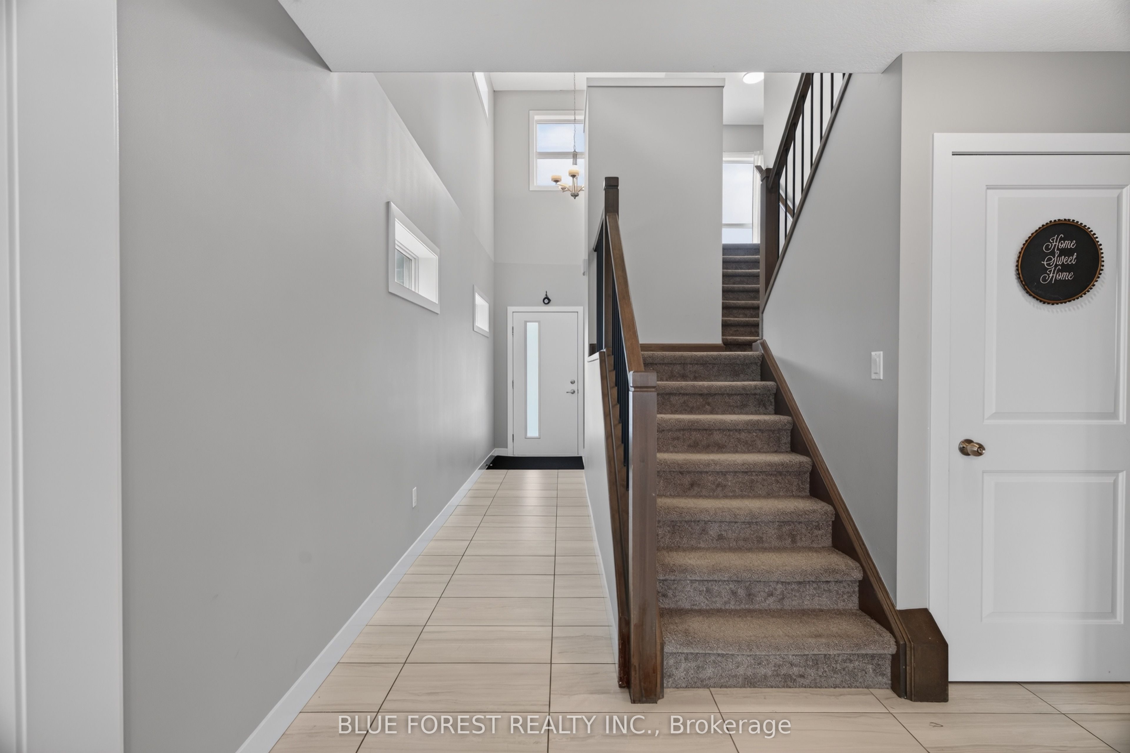 742 Freeport Street Property Photo 6