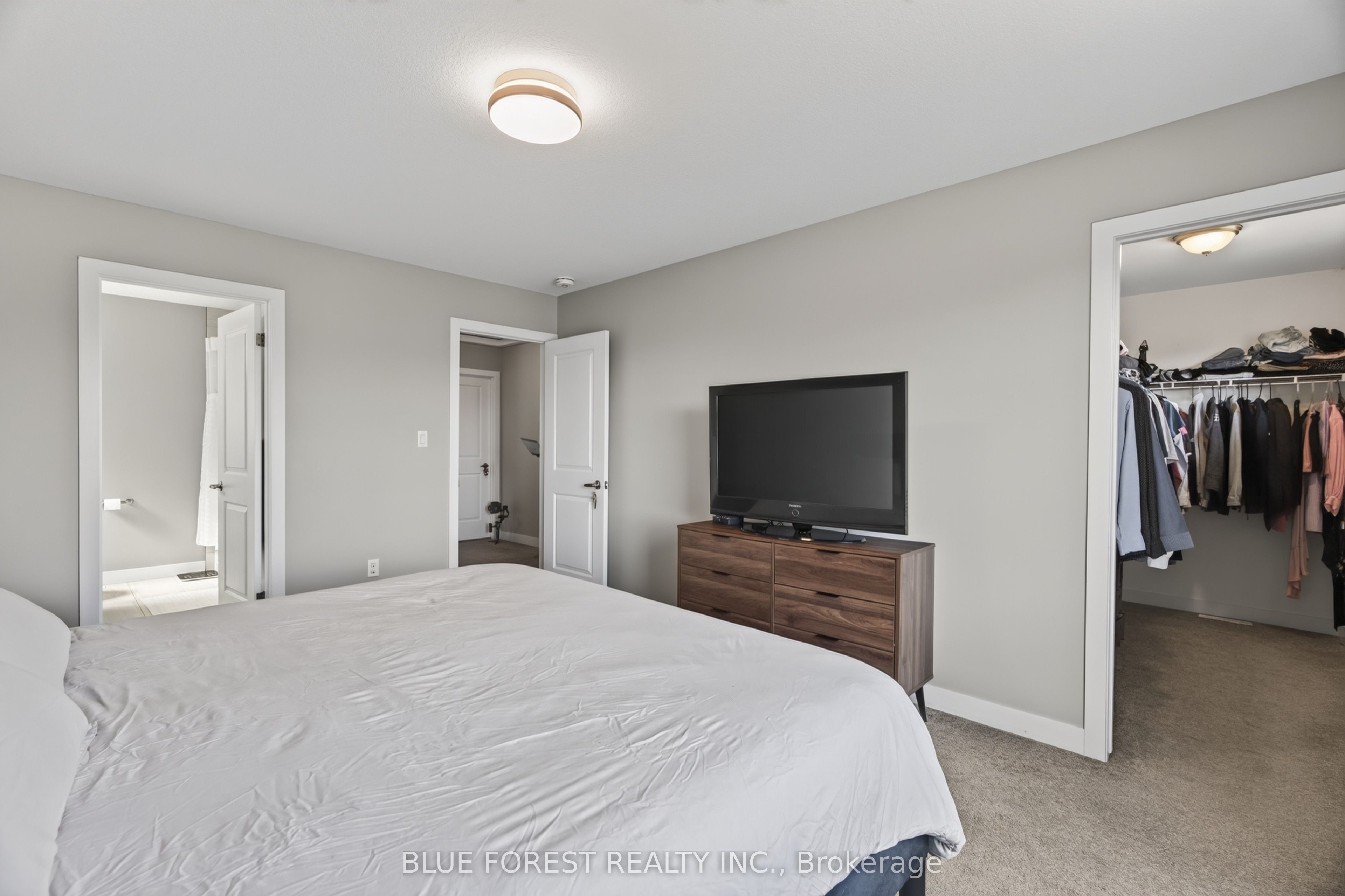742 Freeport Street Property Photo 19