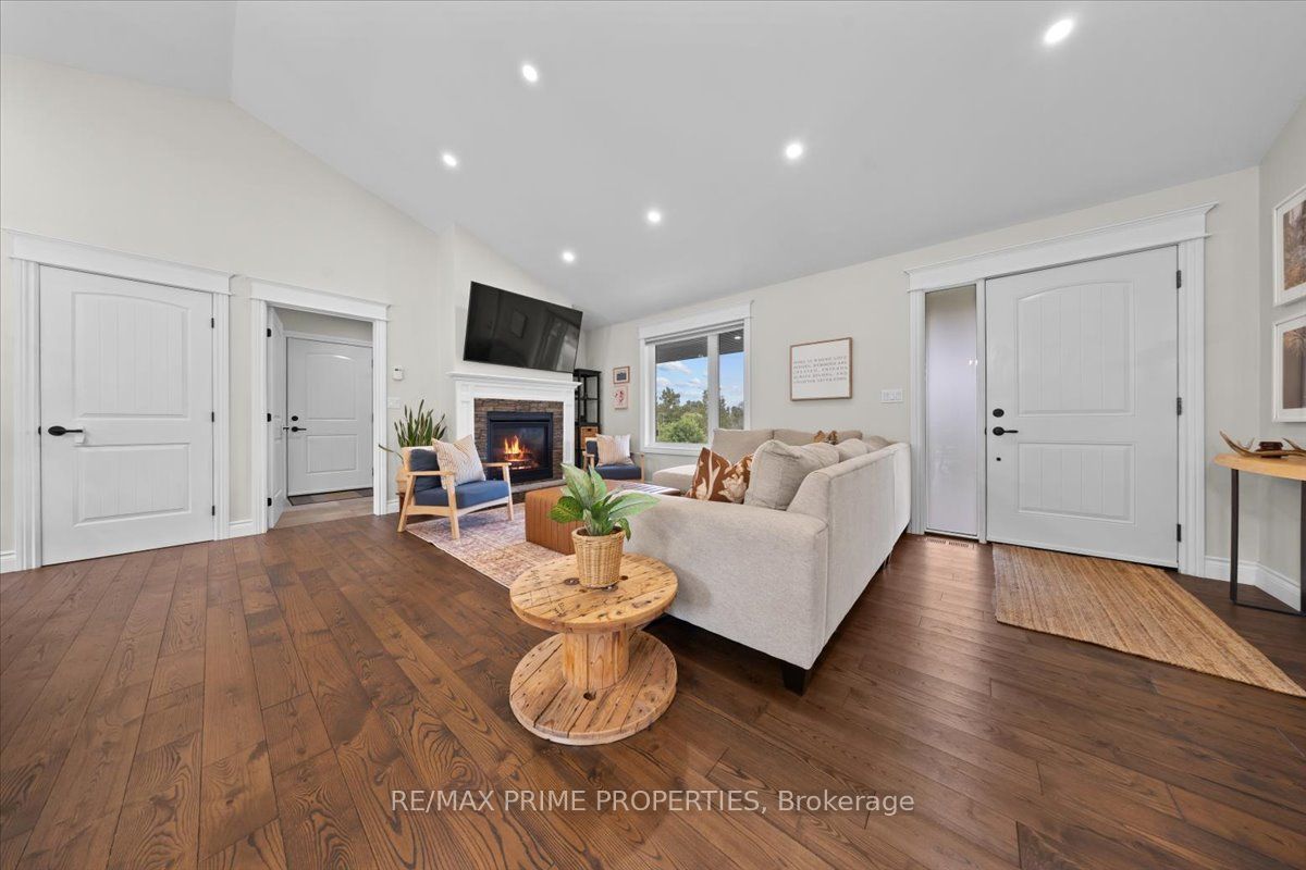 111 Comba Lane Property Photo 4