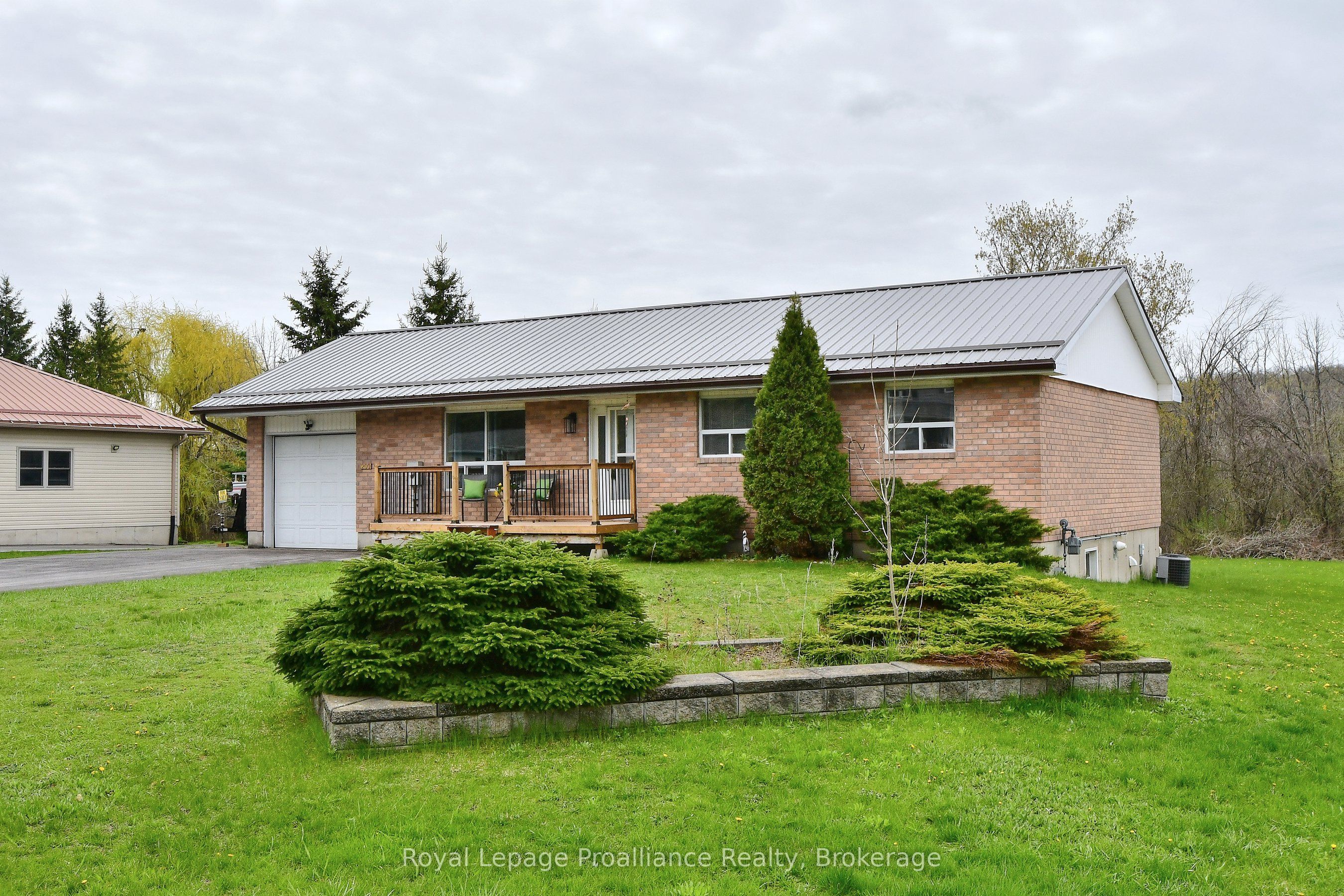 200 Park Lane Property Photo 1