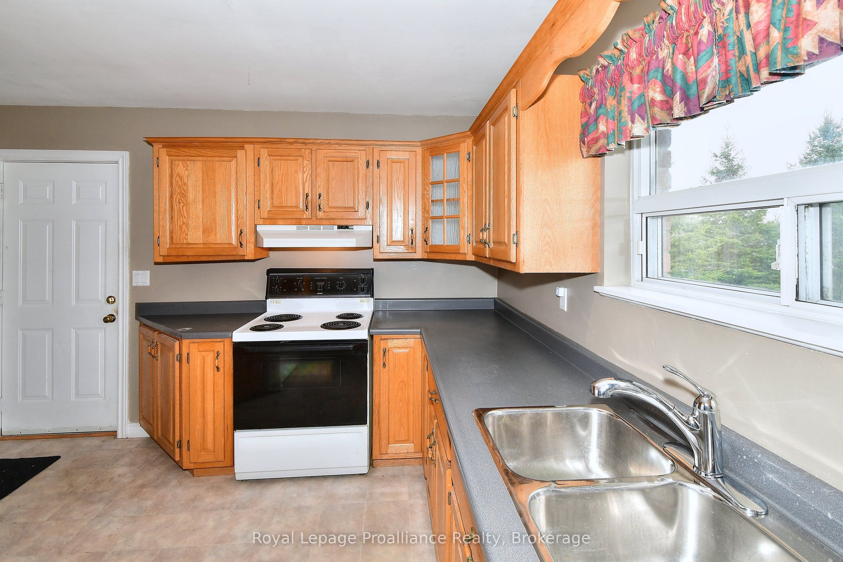 200 Park Lane Property Photo 12
