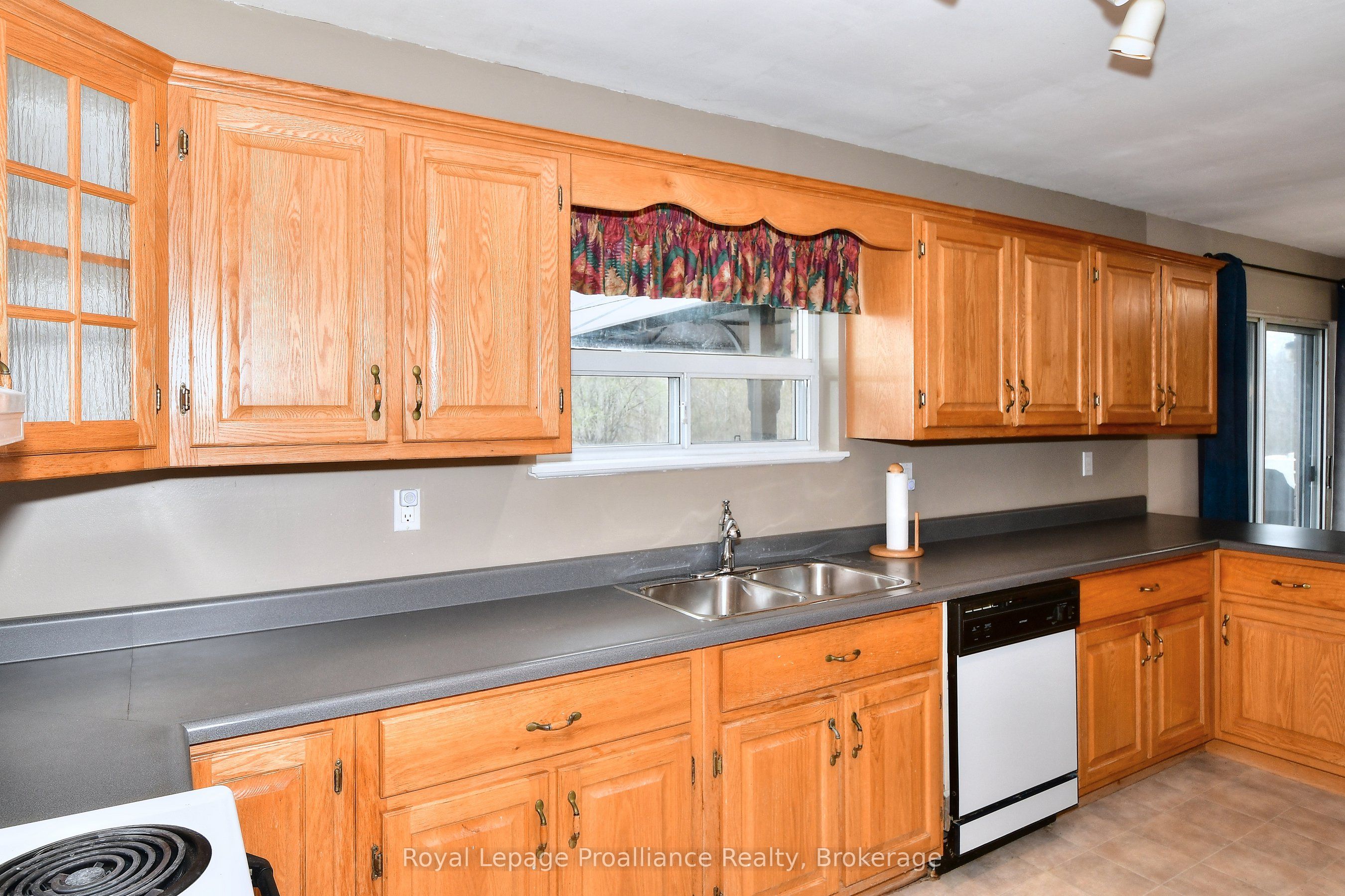 200 Park Lane Property Photo 13
