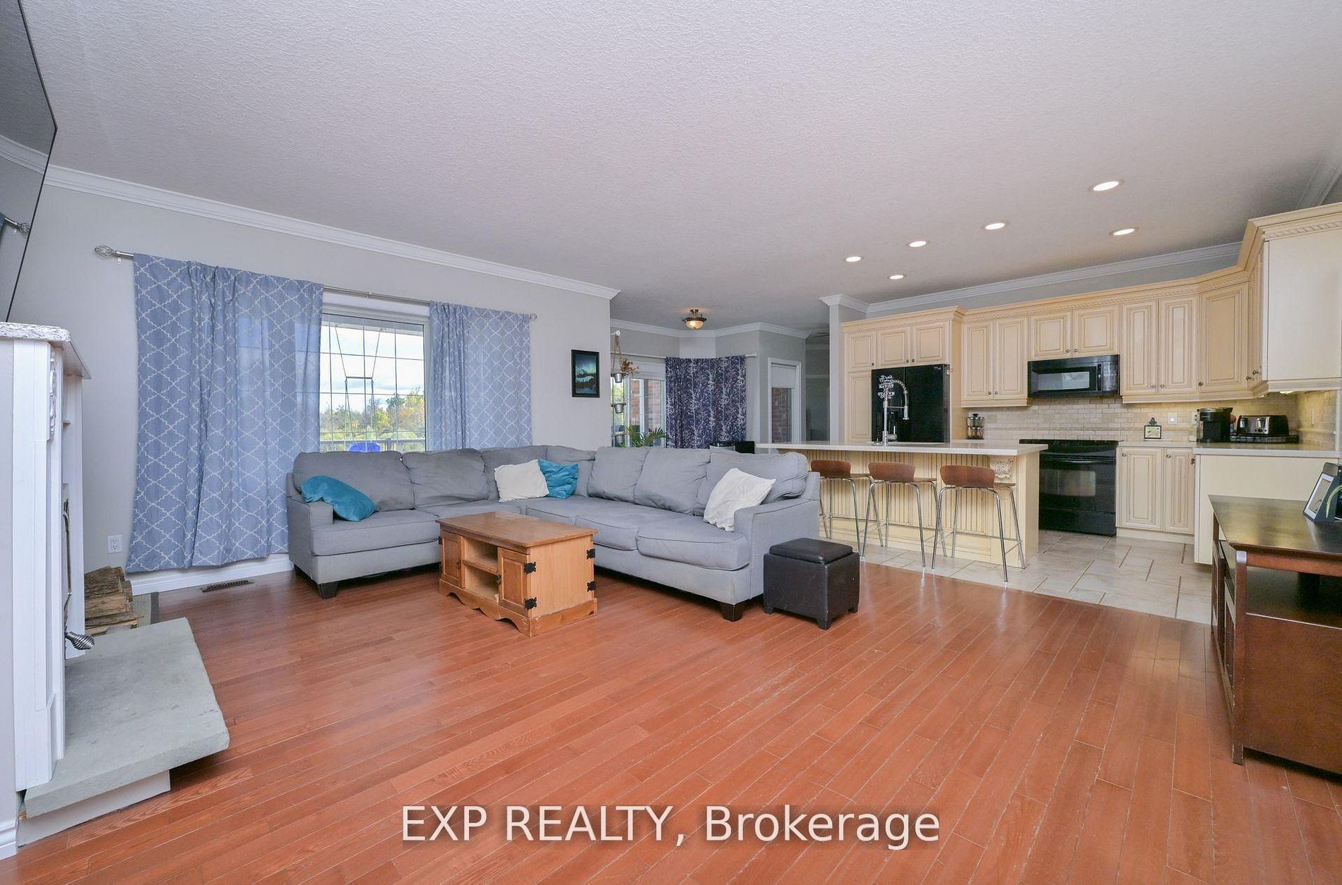 434499 4th Line Property Photo 9