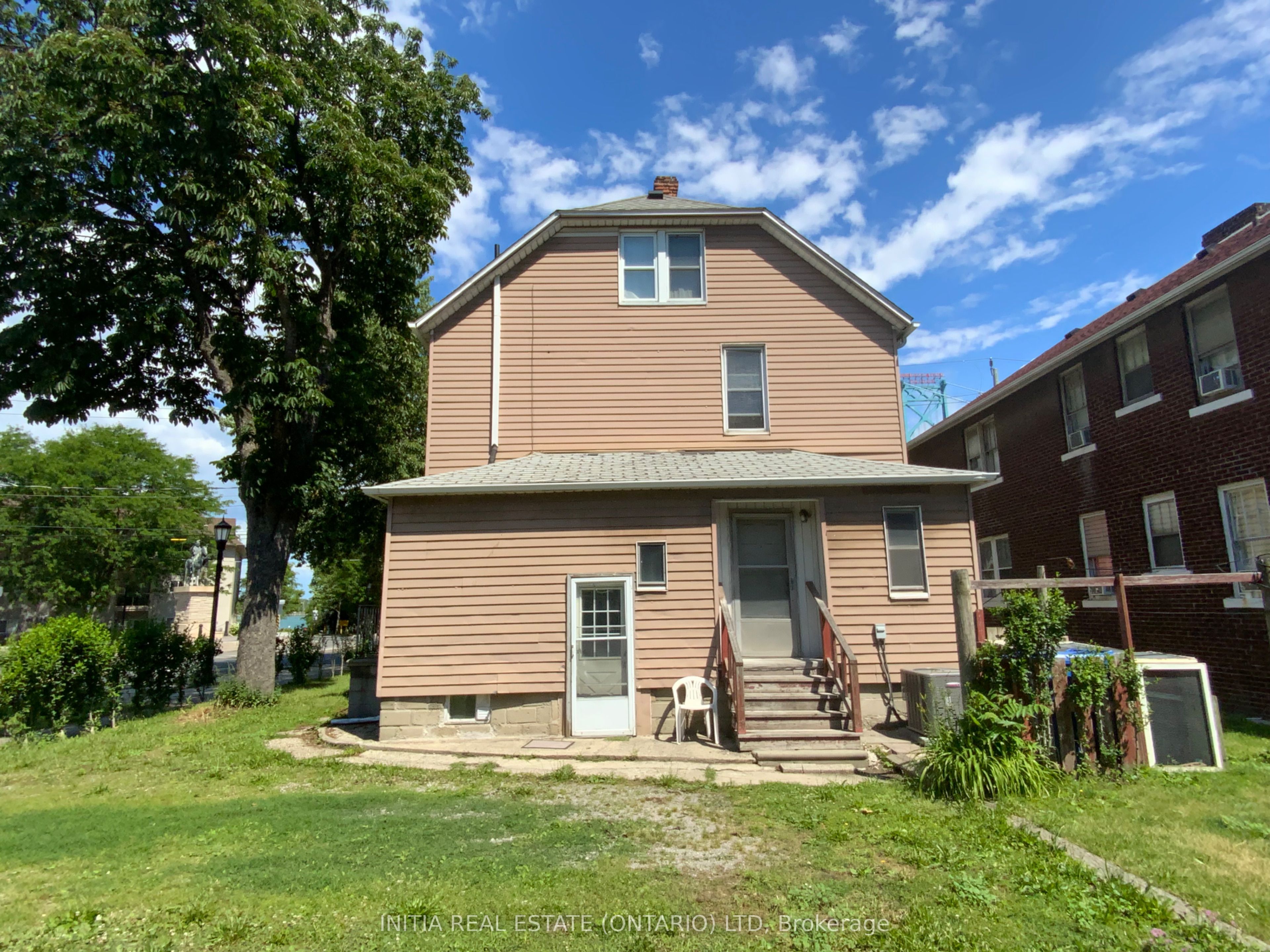 2995 University Avenue W Property Photo 2