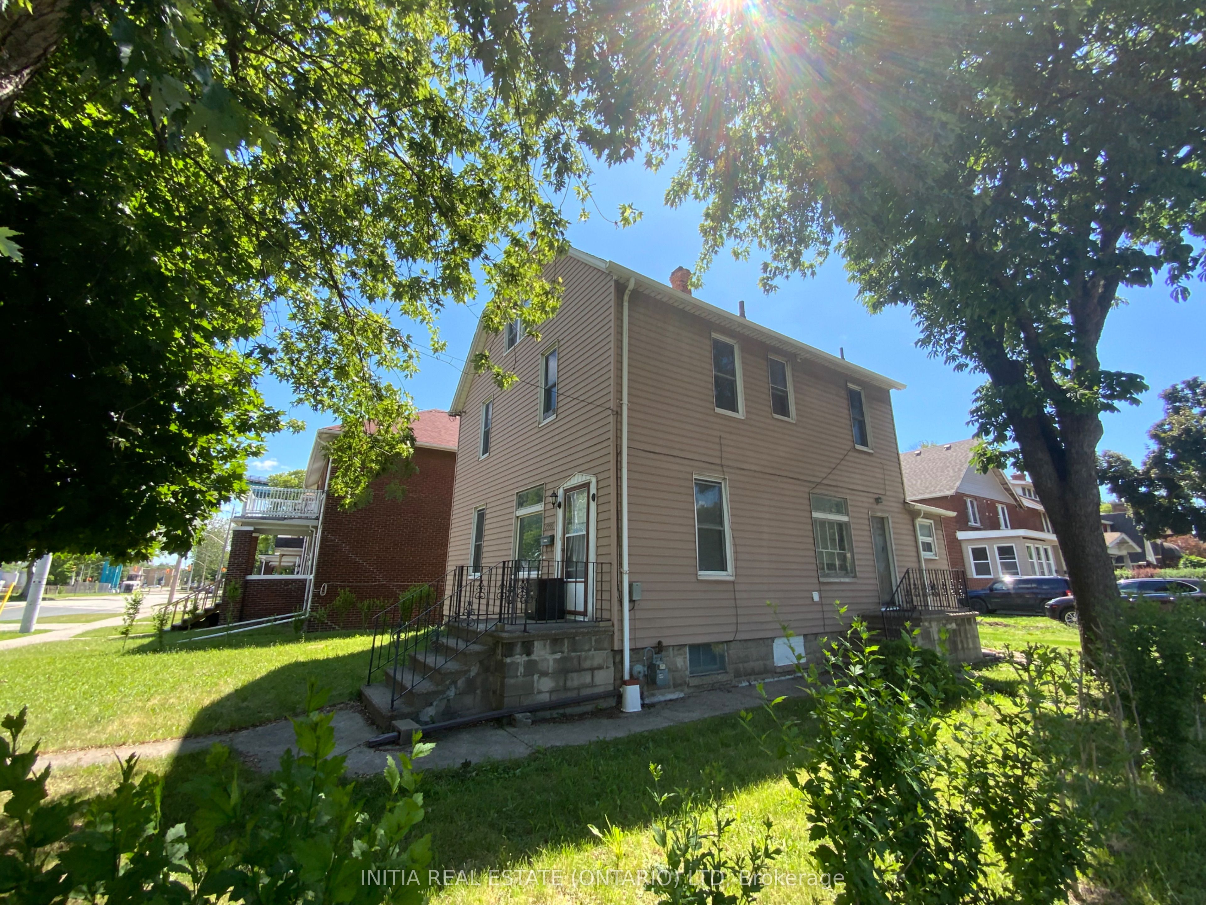2995 University Avenue W Property Photo 4