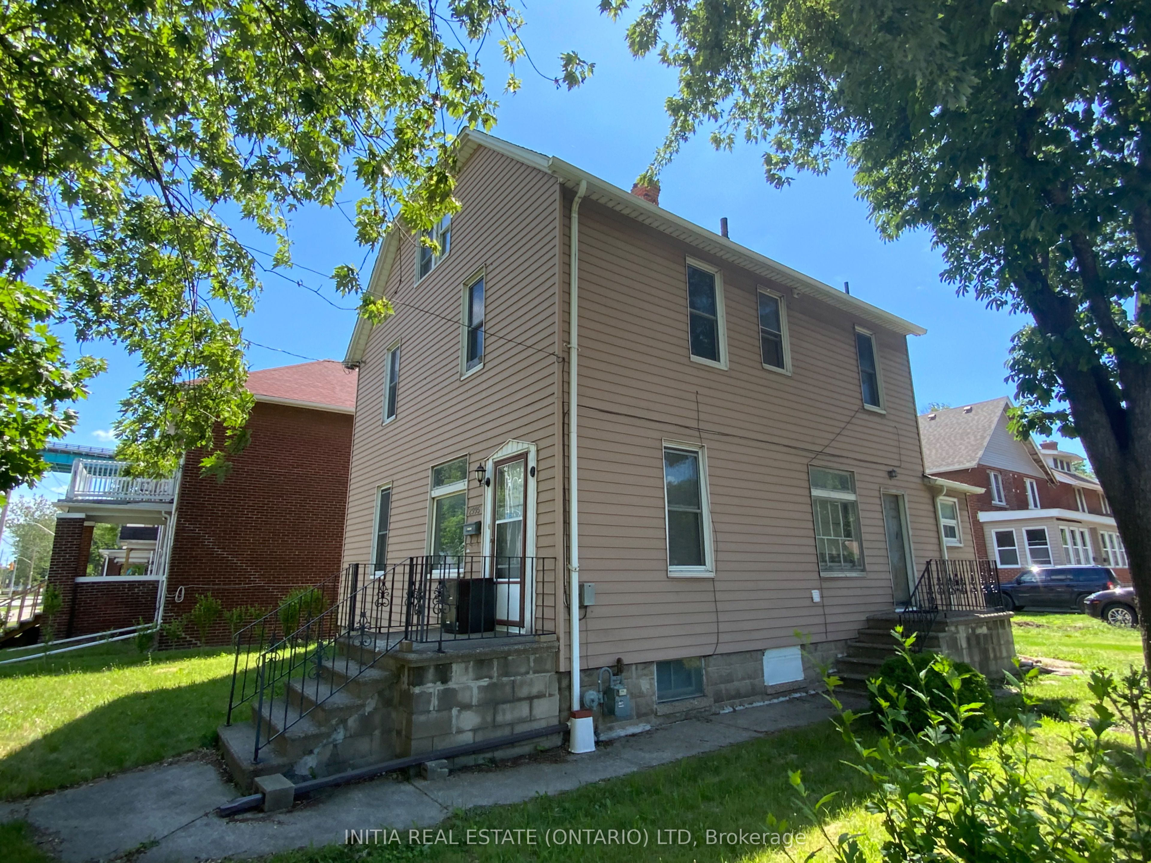 2995 University Avenue W Property Photo 5