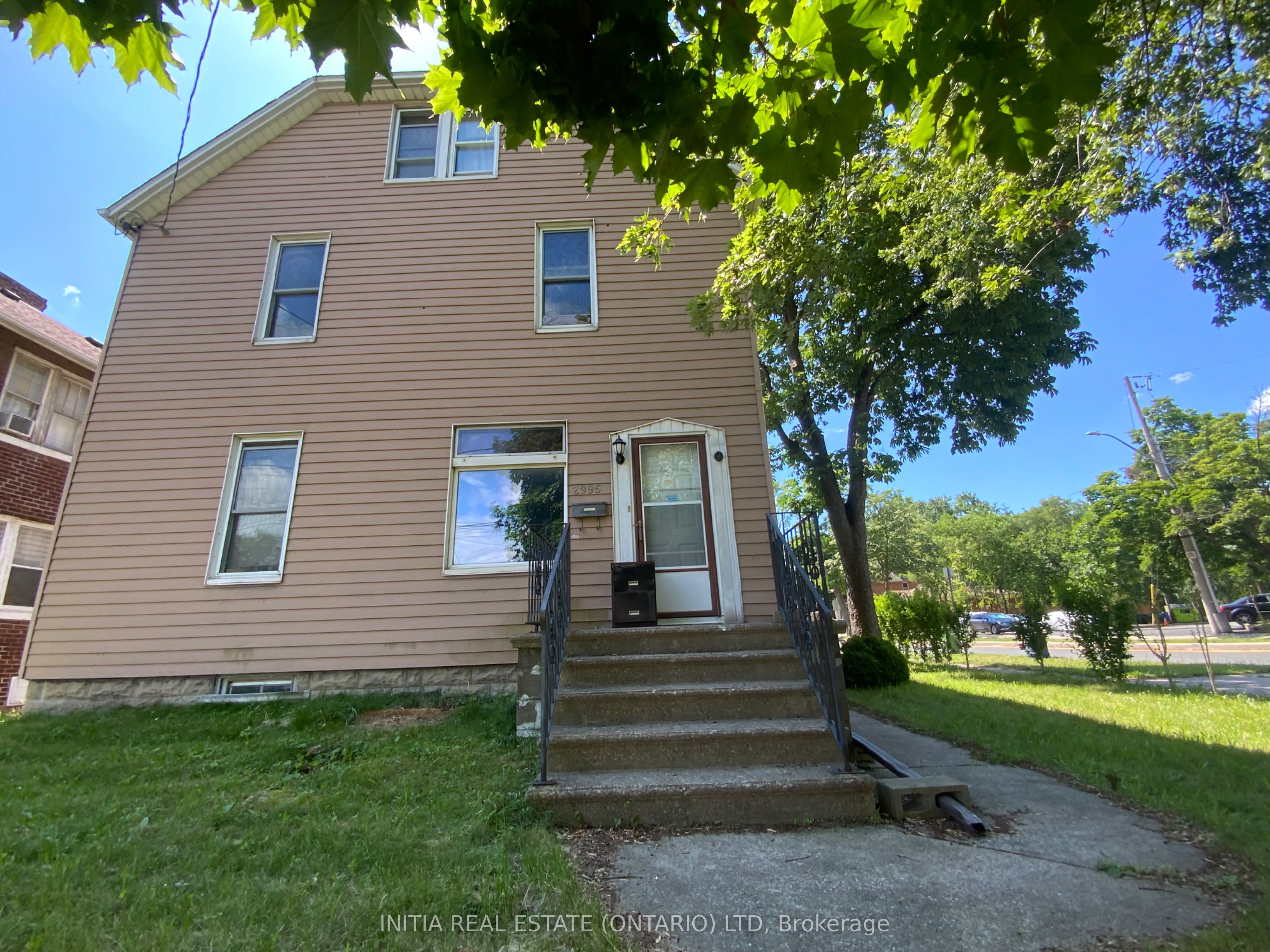2995 University Avenue W Property Photo 6