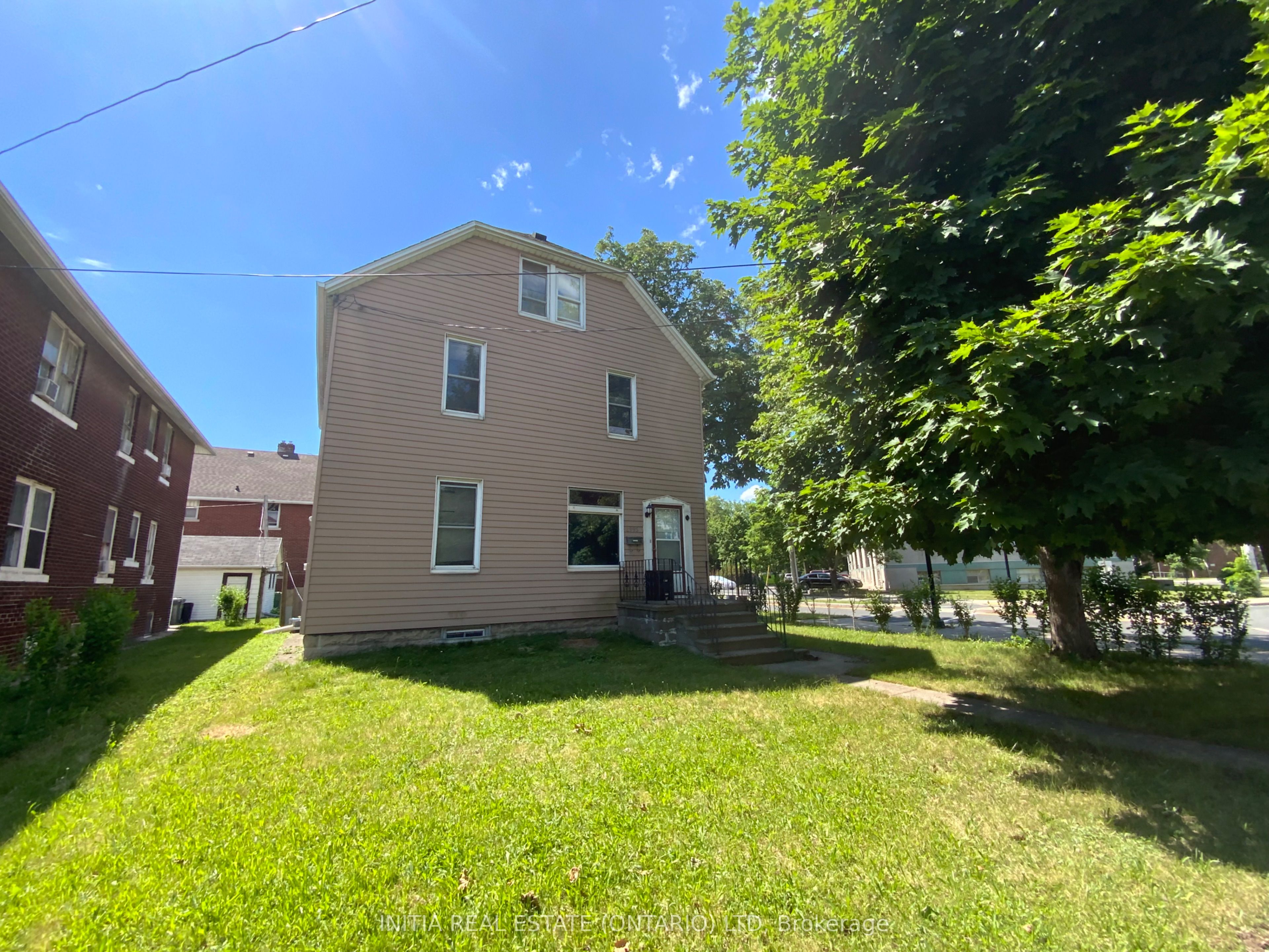 2995 University Avenue W Property Photo 7