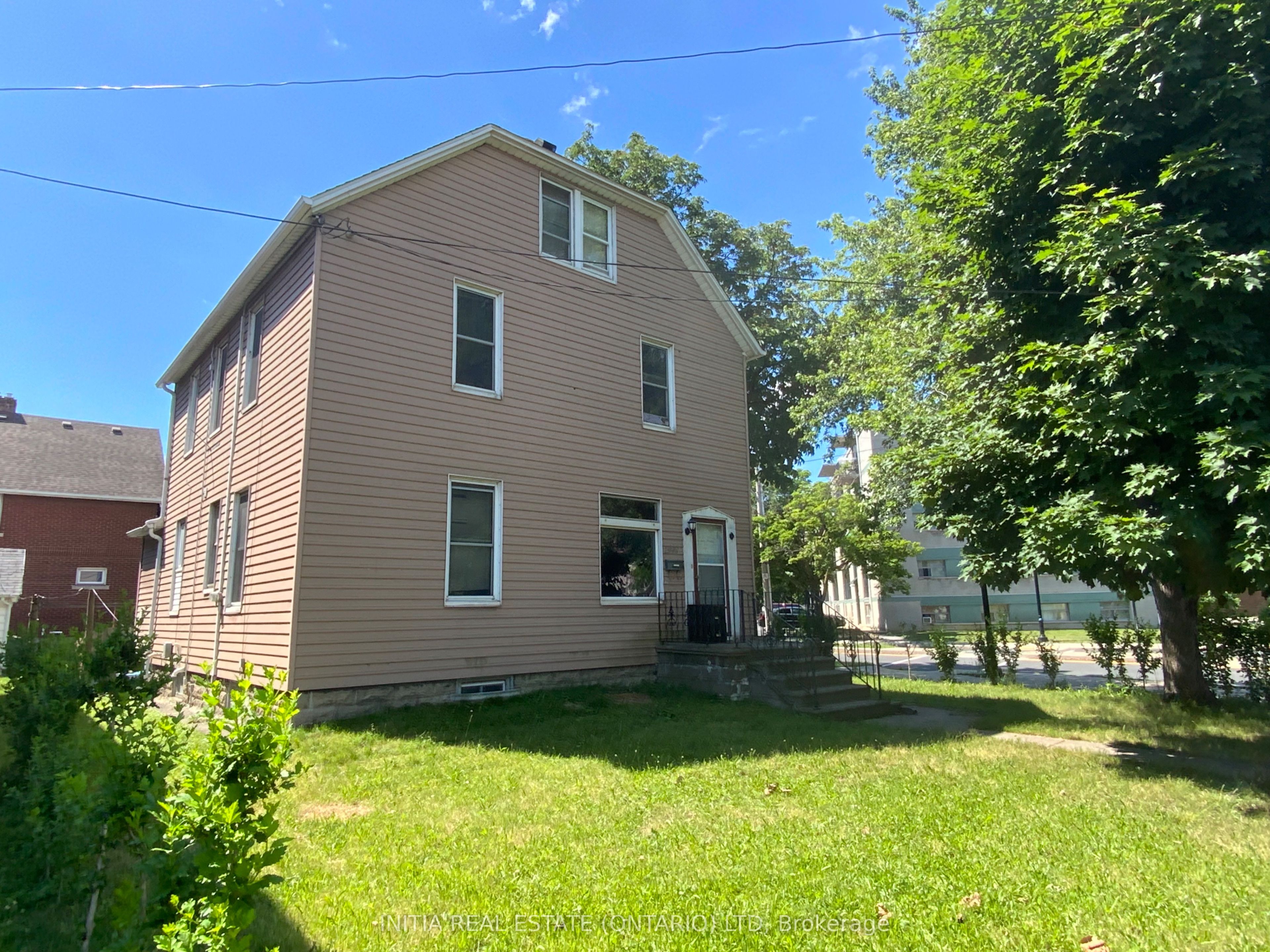 2995 University Avenue W Property Photo 8