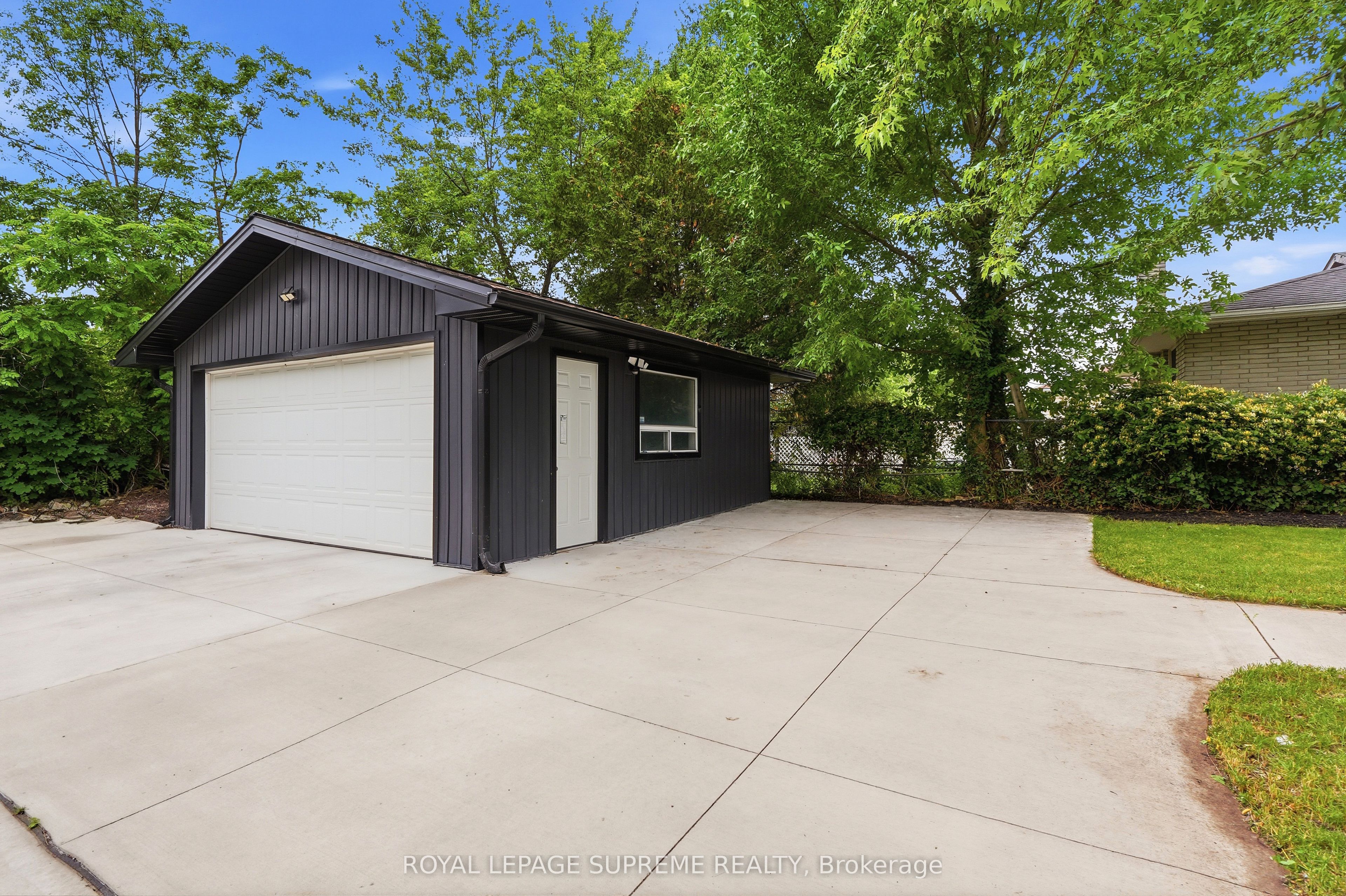 24 Alexandra Boulevard Property Photo 5