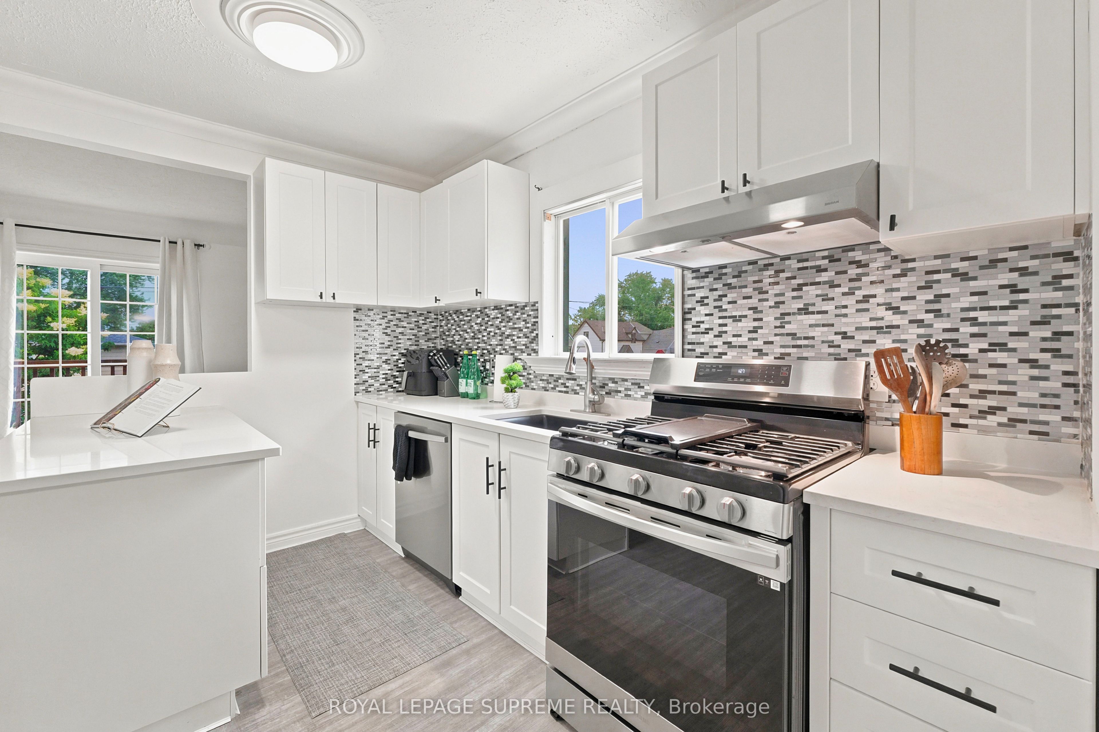 24 Alexandra Boulevard Property Photo 14