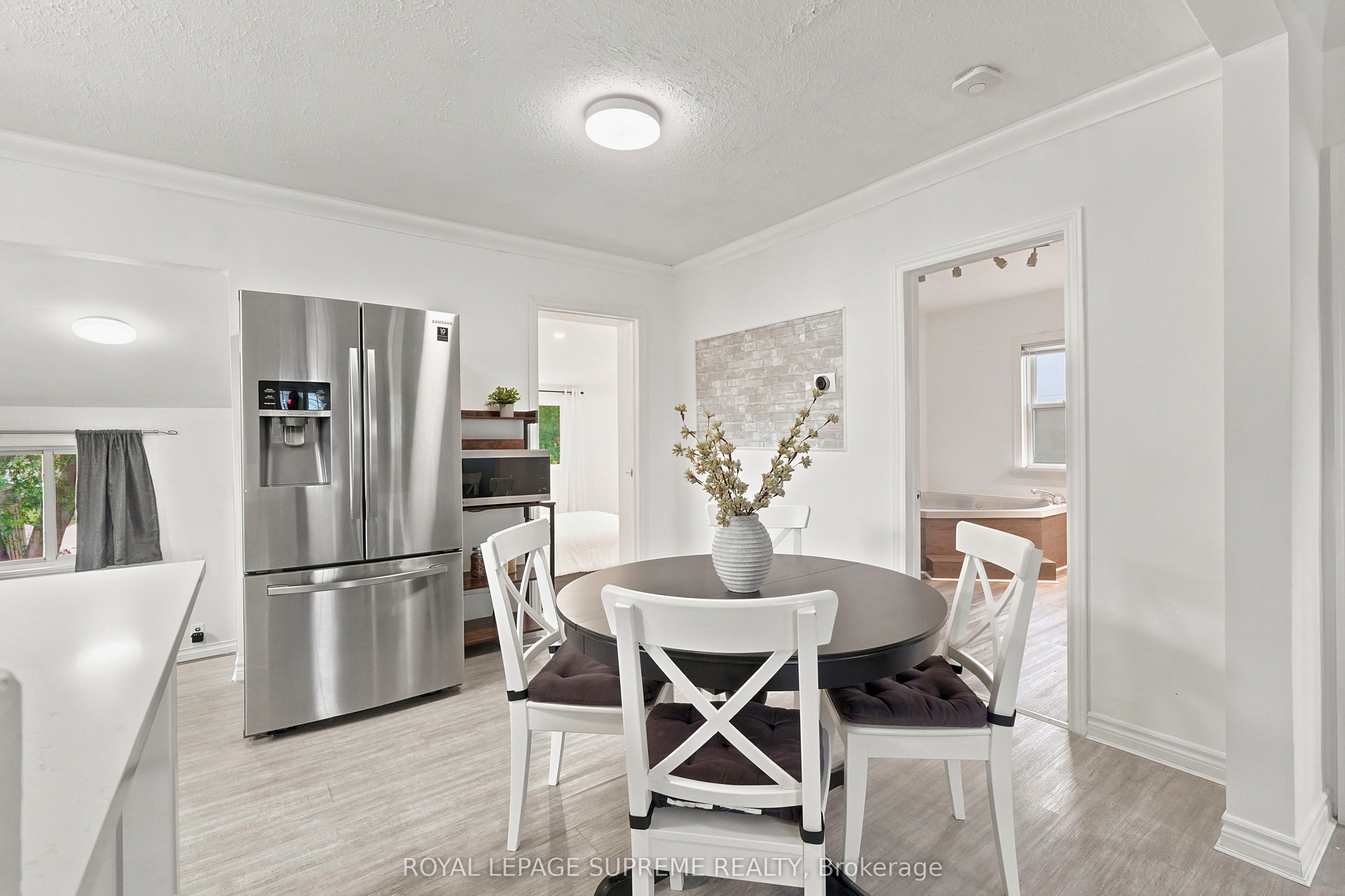 24 Alexandra Boulevard Property Photo 17