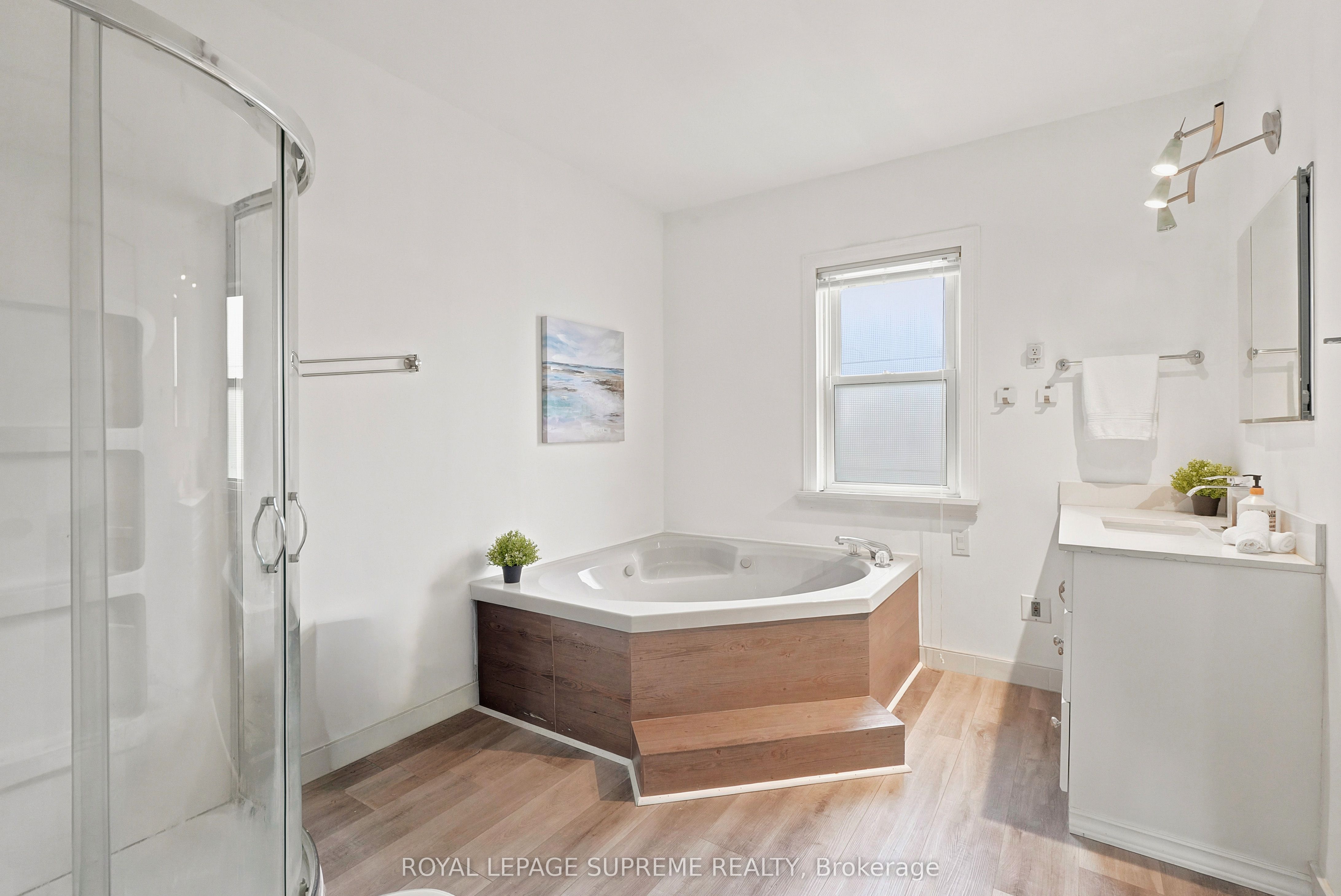 24 Alexandra Boulevard Property Photo 33