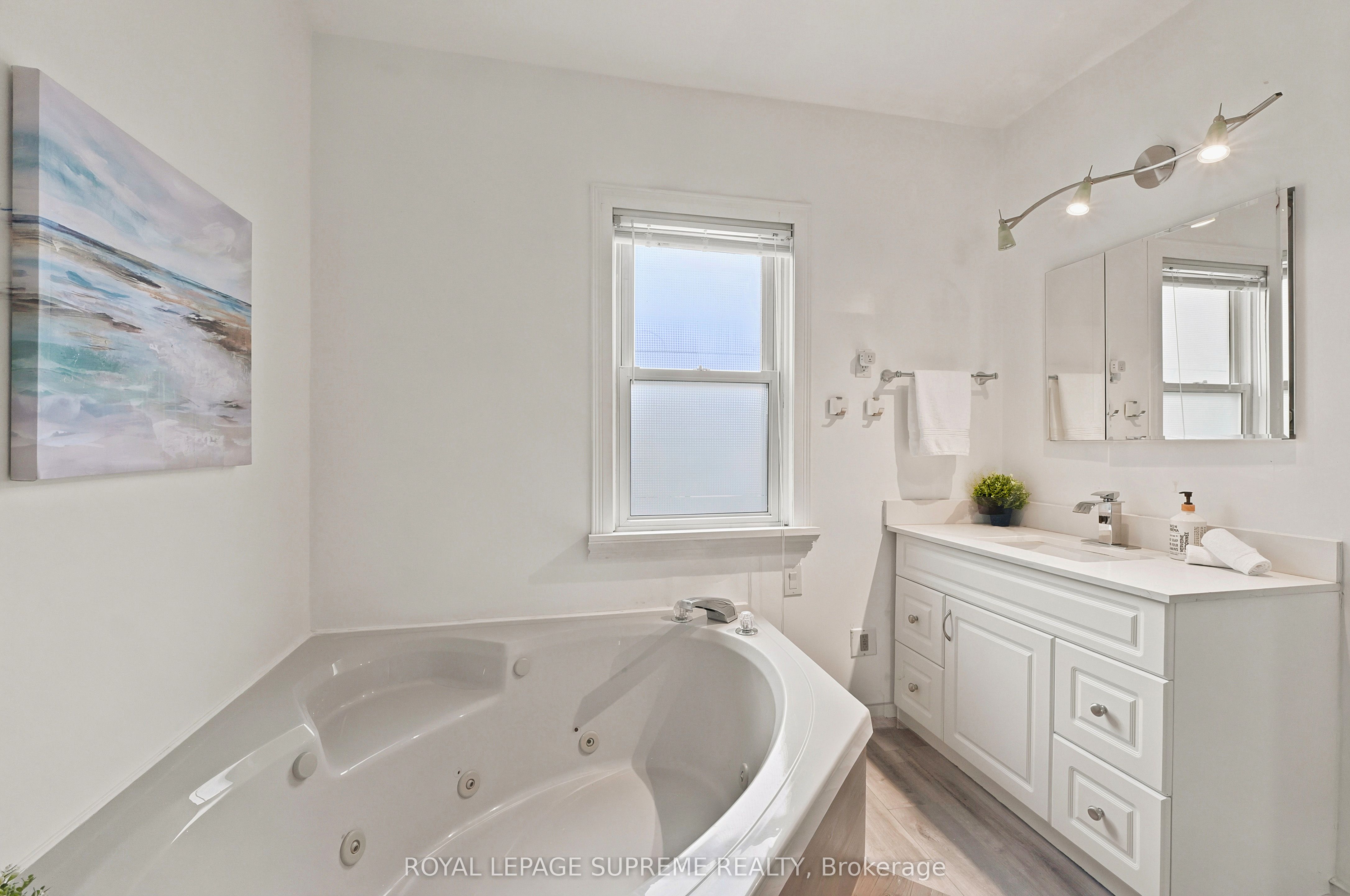 24 Alexandra Boulevard Property Photo 35