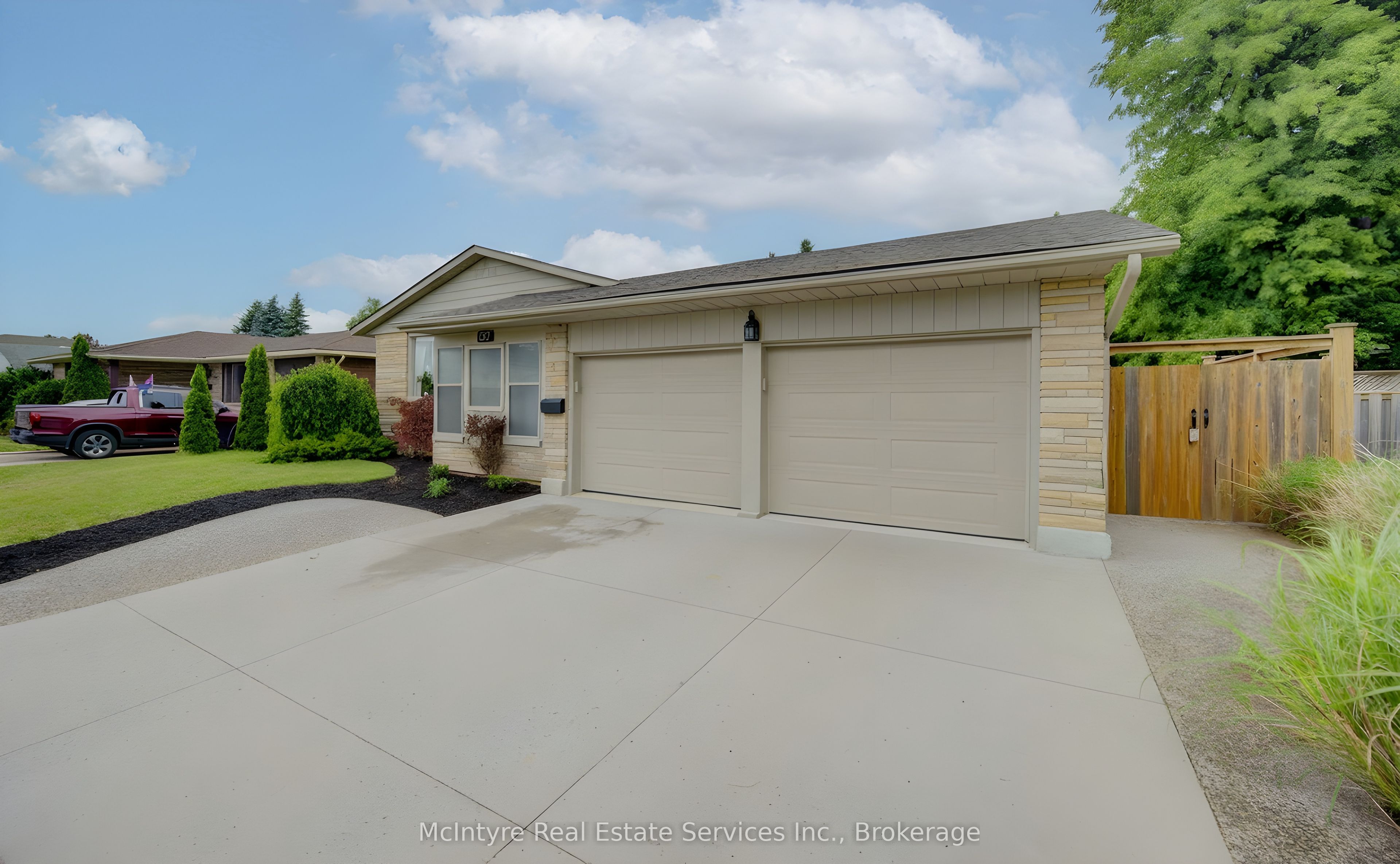 127 Strathcona Crescent Property Photo 2