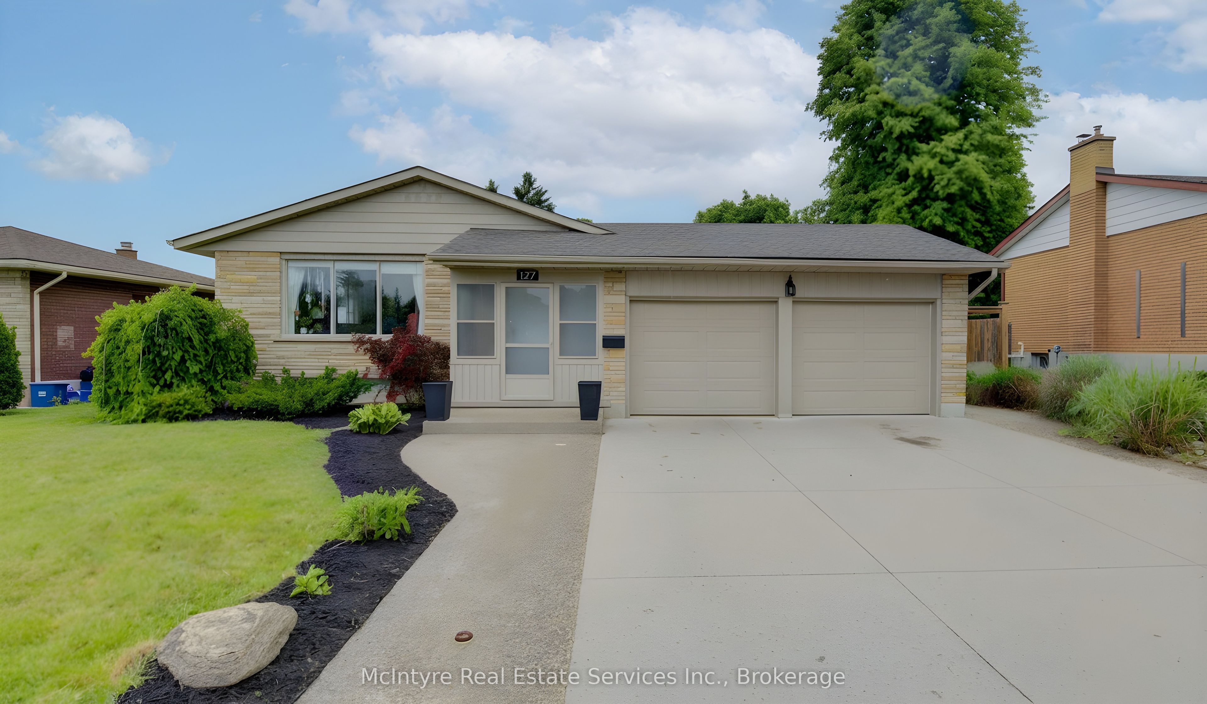 127 Strathcona Crescent Property Photo 3