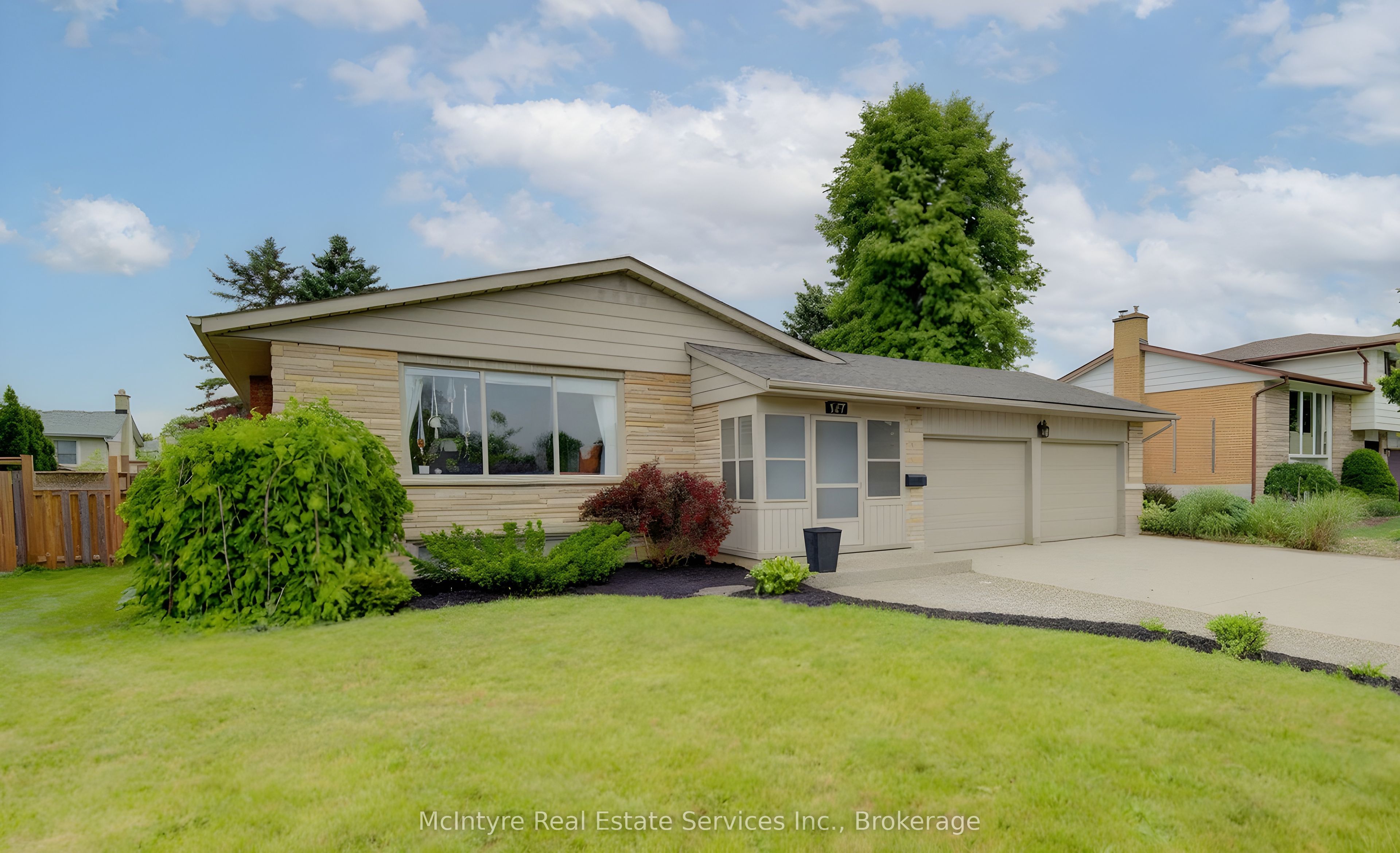 127 Strathcona Crescent Property Photo 5
