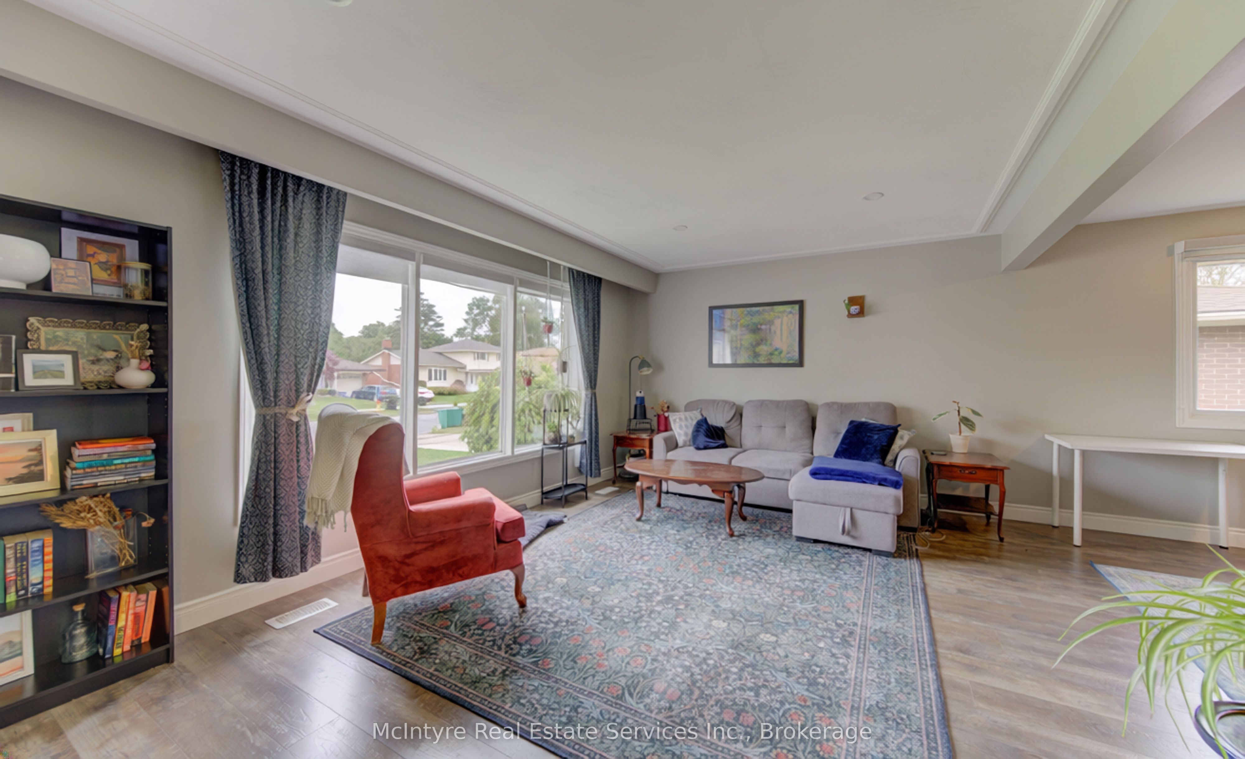 127 Strathcona Crescent Property Photo 7