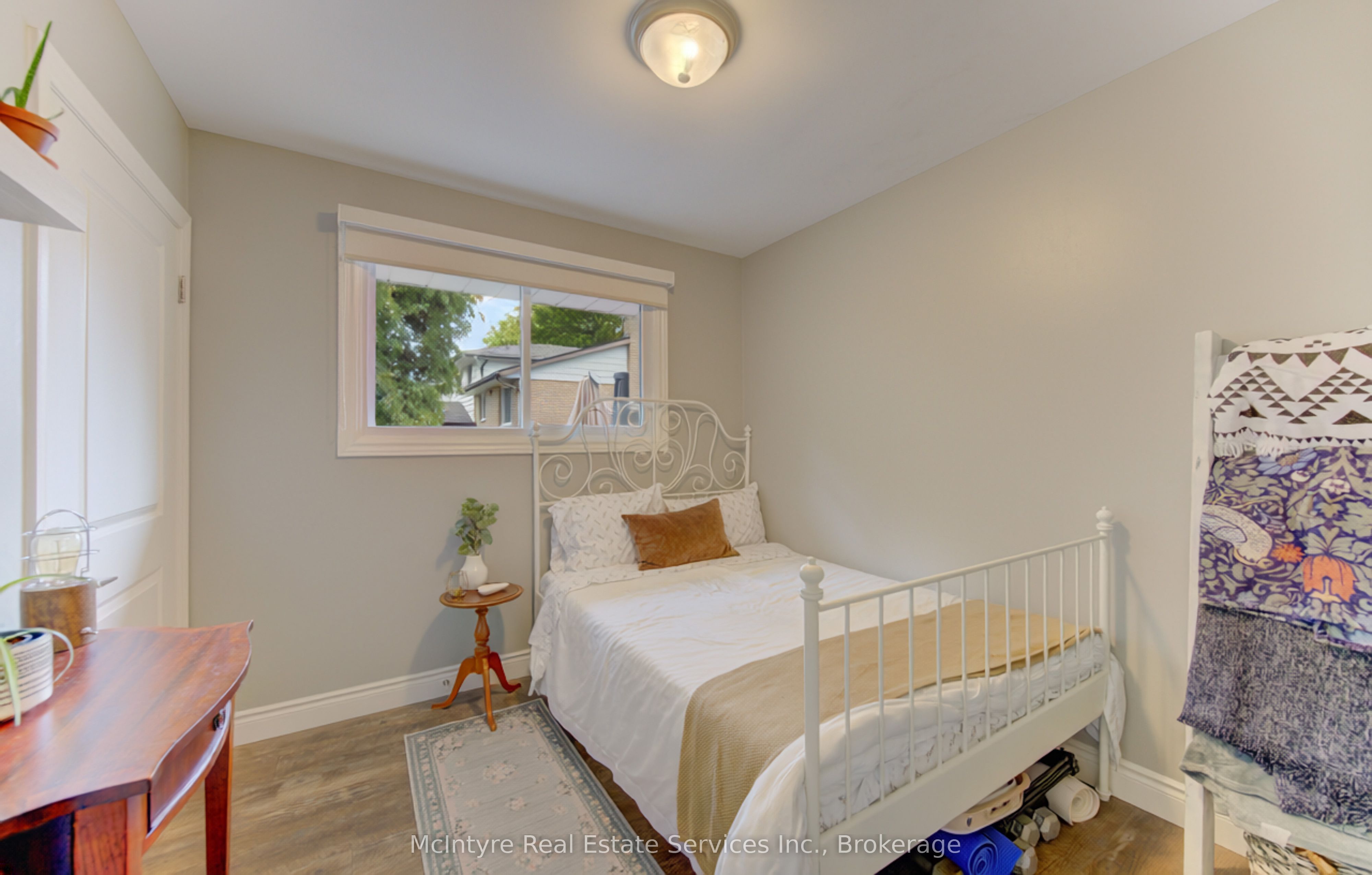 127 Strathcona Crescent Property Photo 18