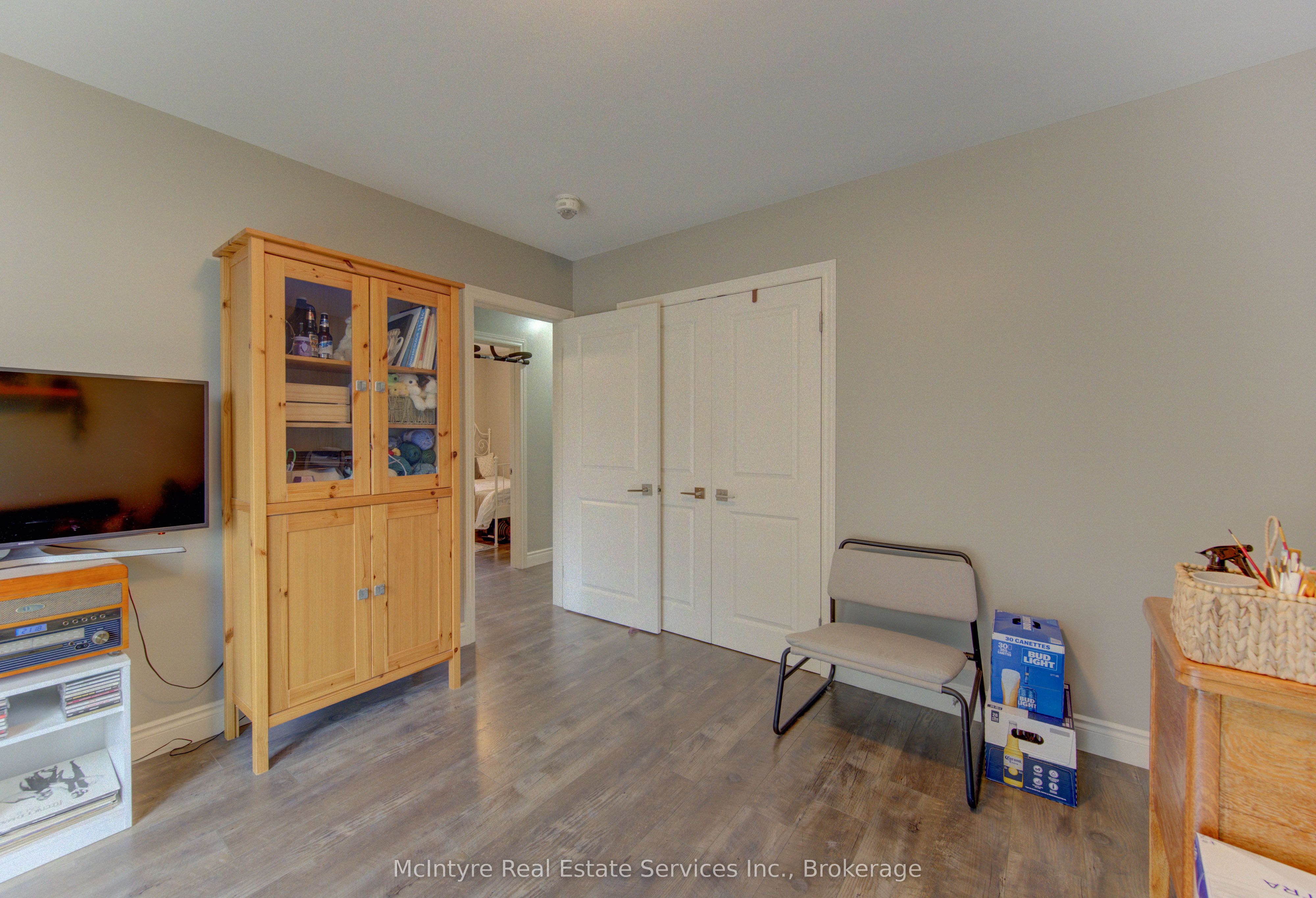 127 Strathcona Crescent Property Photo 21