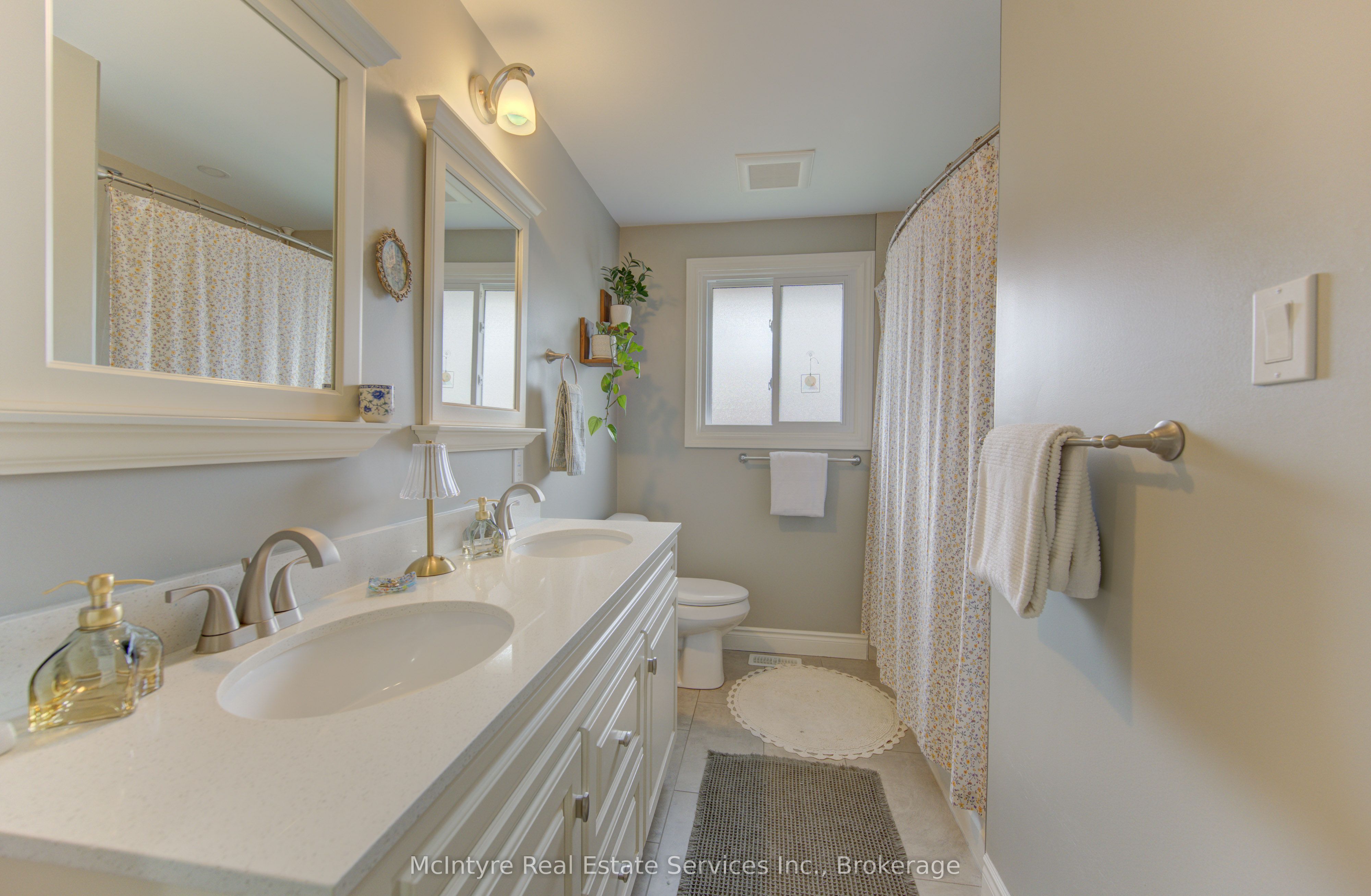 127 Strathcona Crescent Property Photo 22