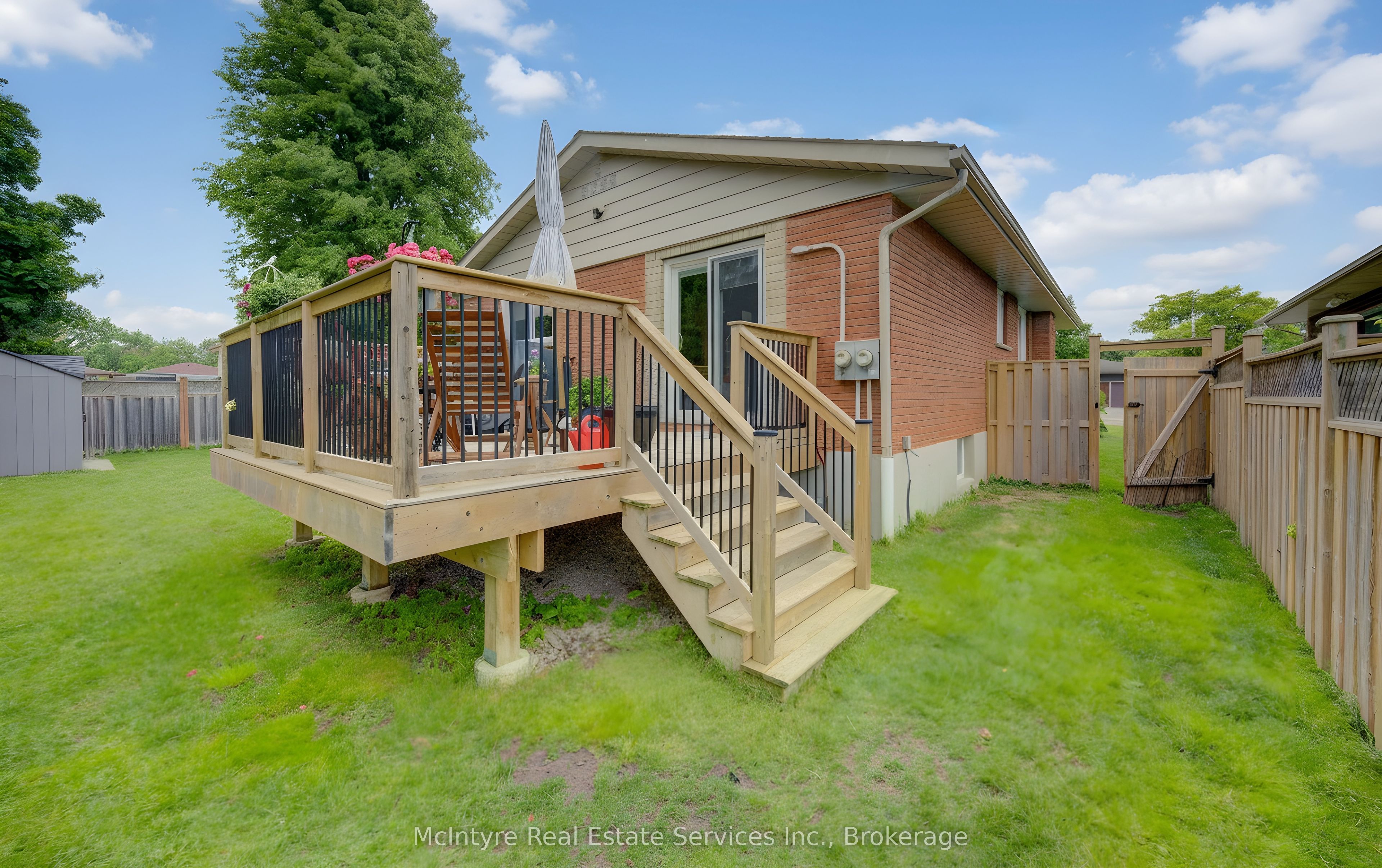 127 Strathcona Crescent Property Photo 23