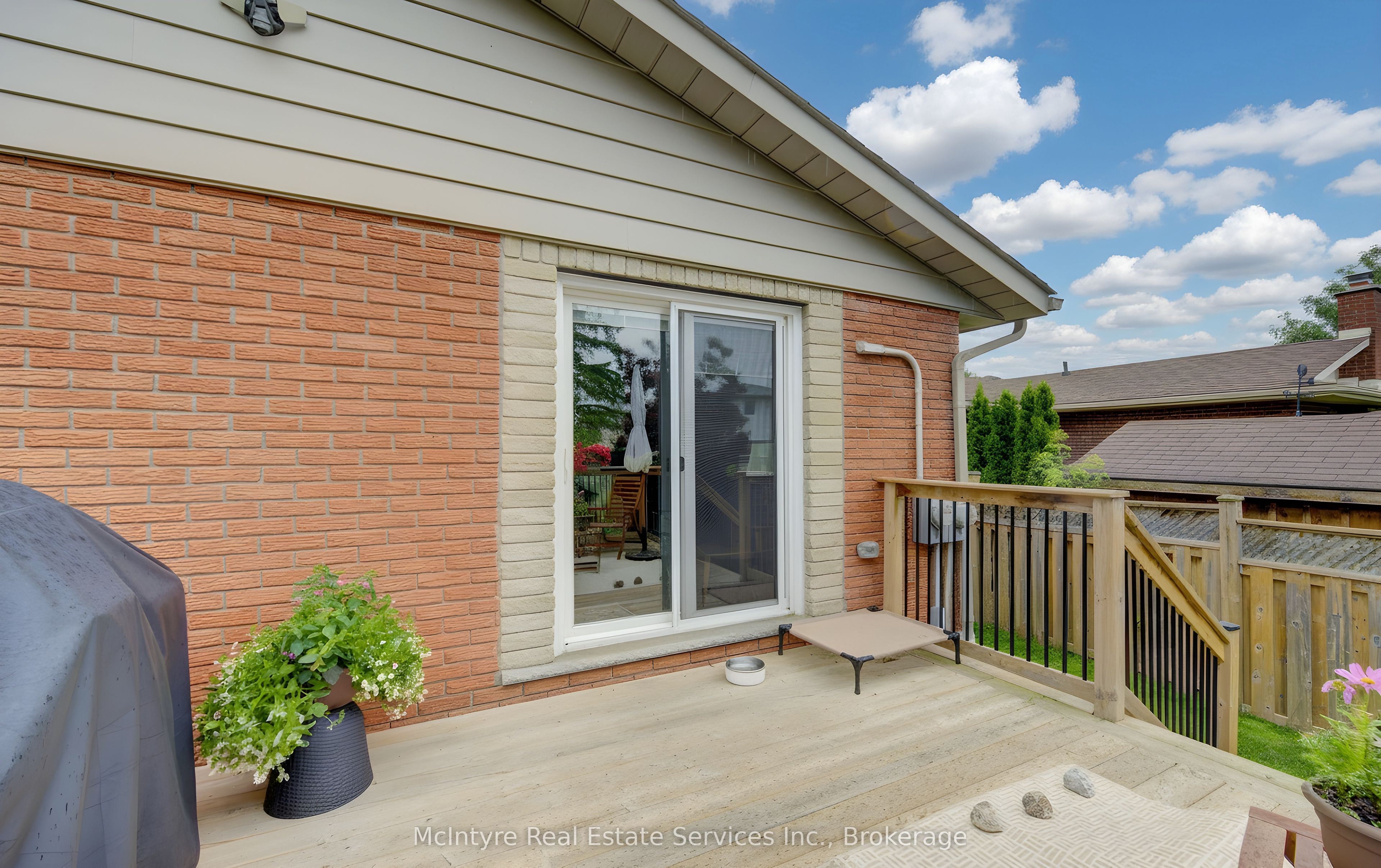 127 Strathcona Crescent Property Photo 24