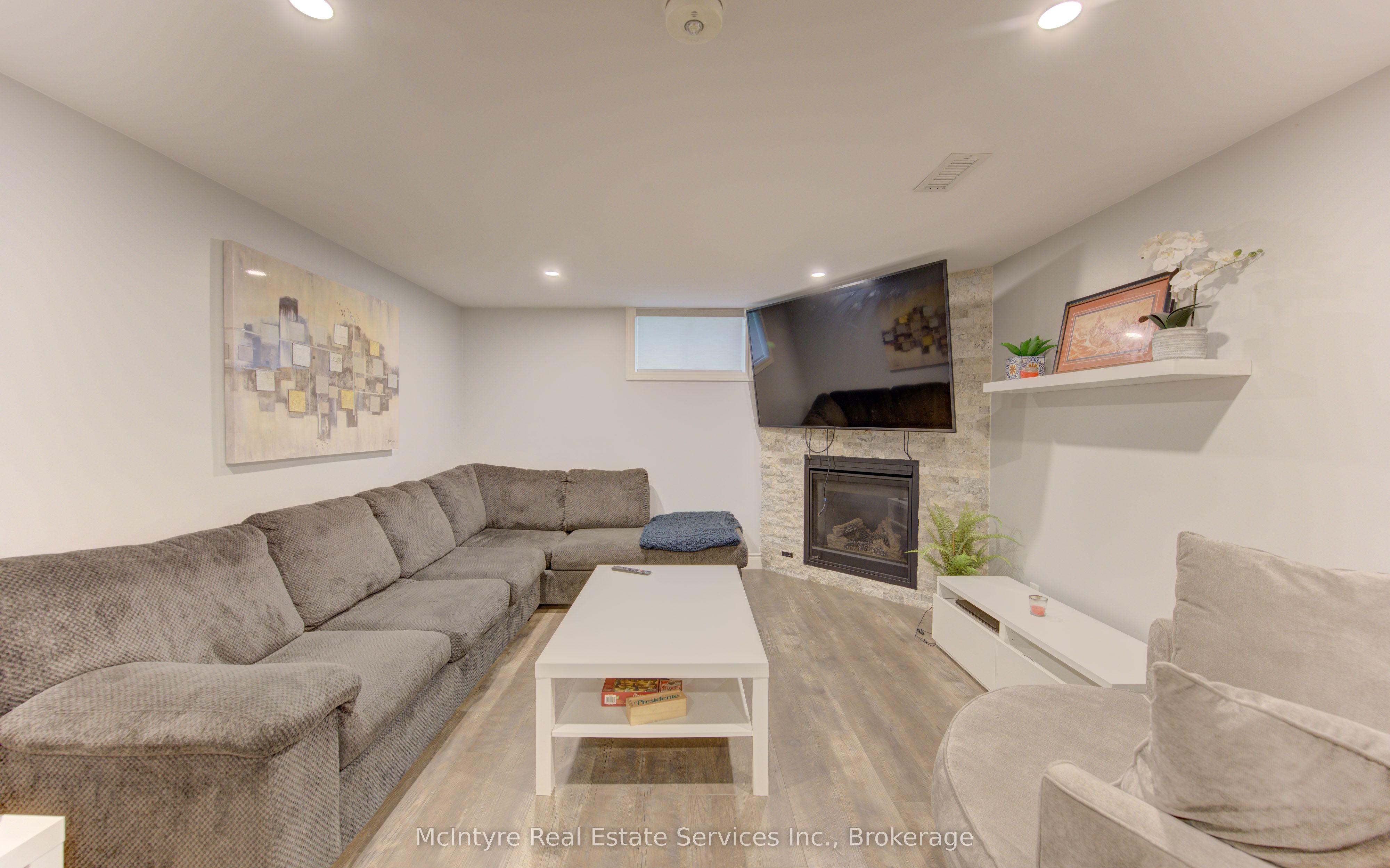 127 Strathcona Crescent Property Photo 34