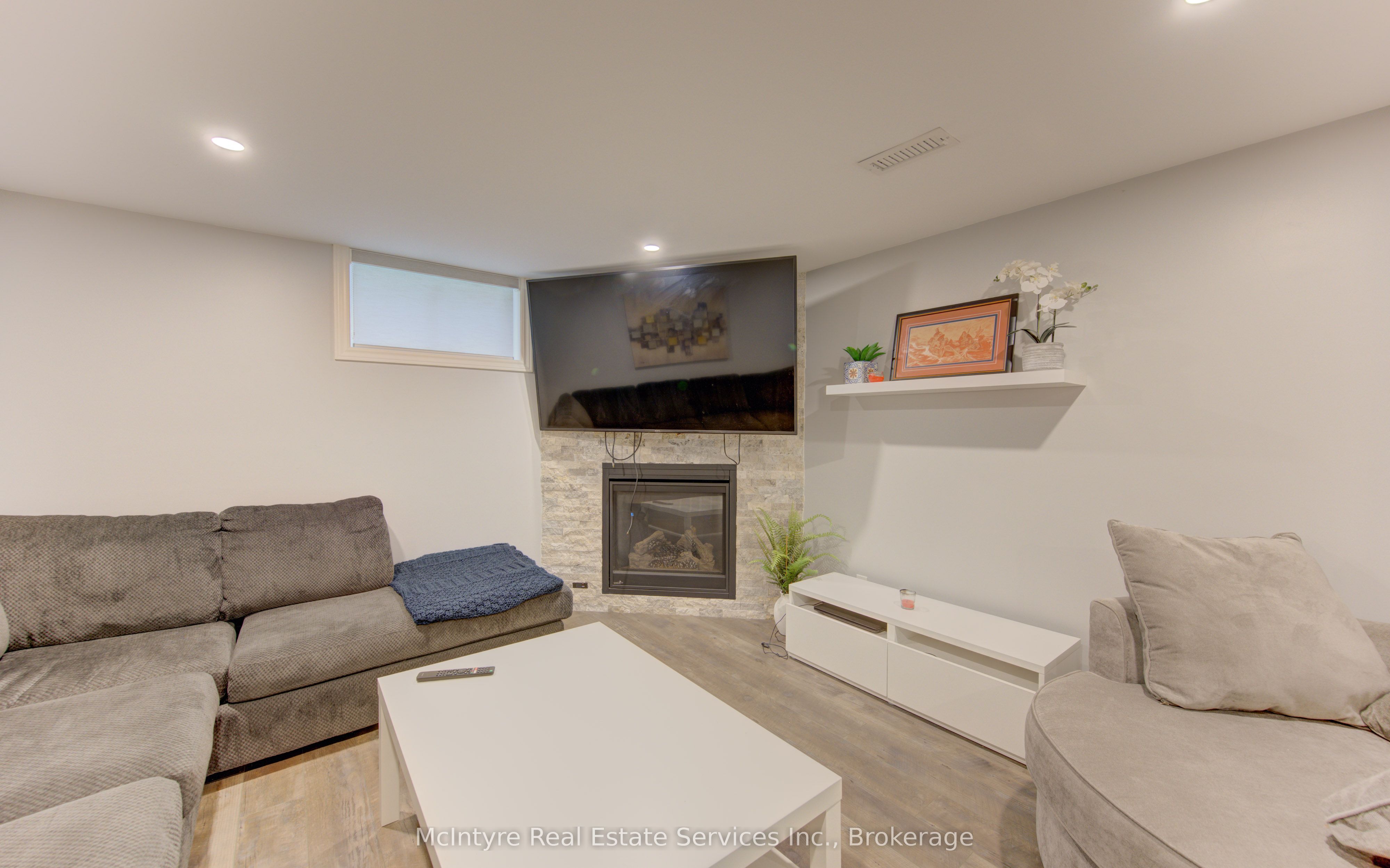 127 Strathcona Crescent Property Photo 35