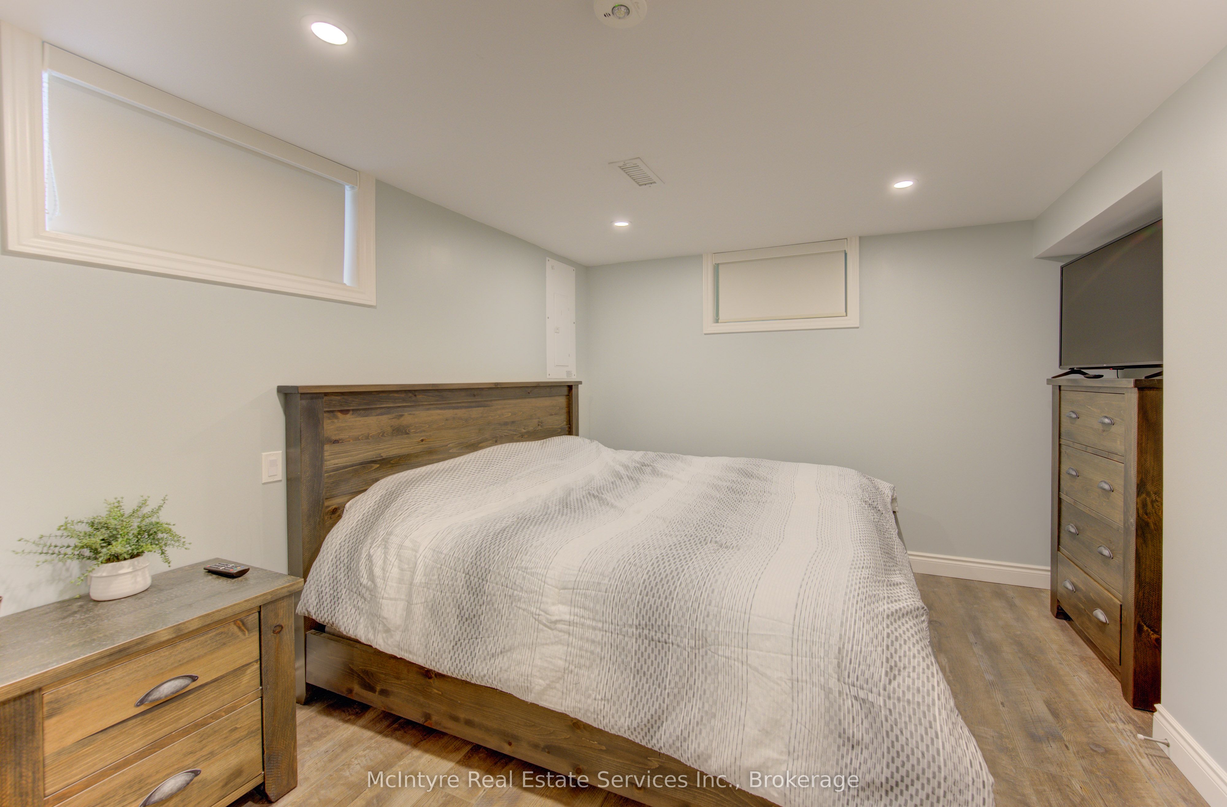 127 Strathcona Crescent Property Photo 37