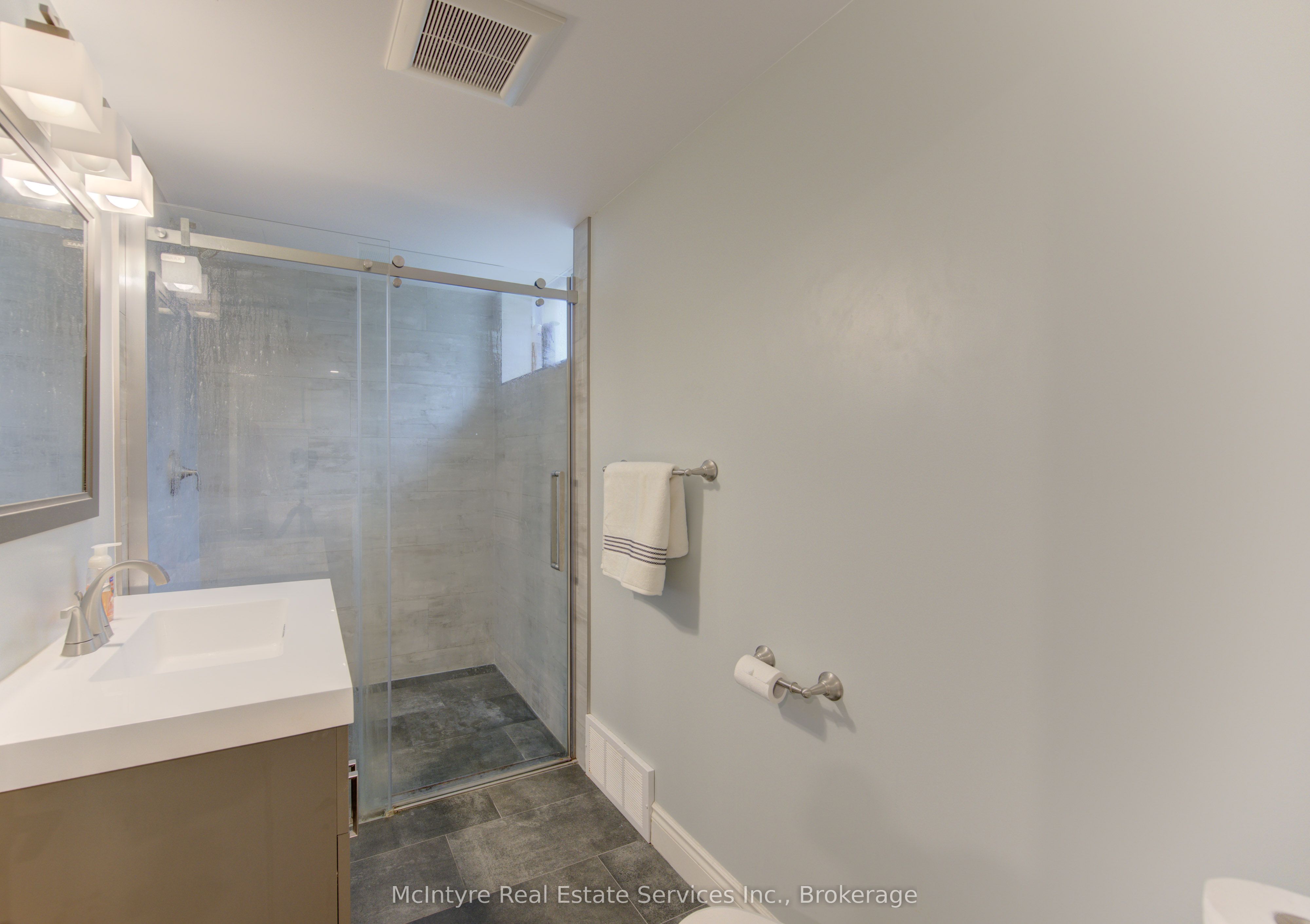 127 Strathcona Crescent Property Photo 39