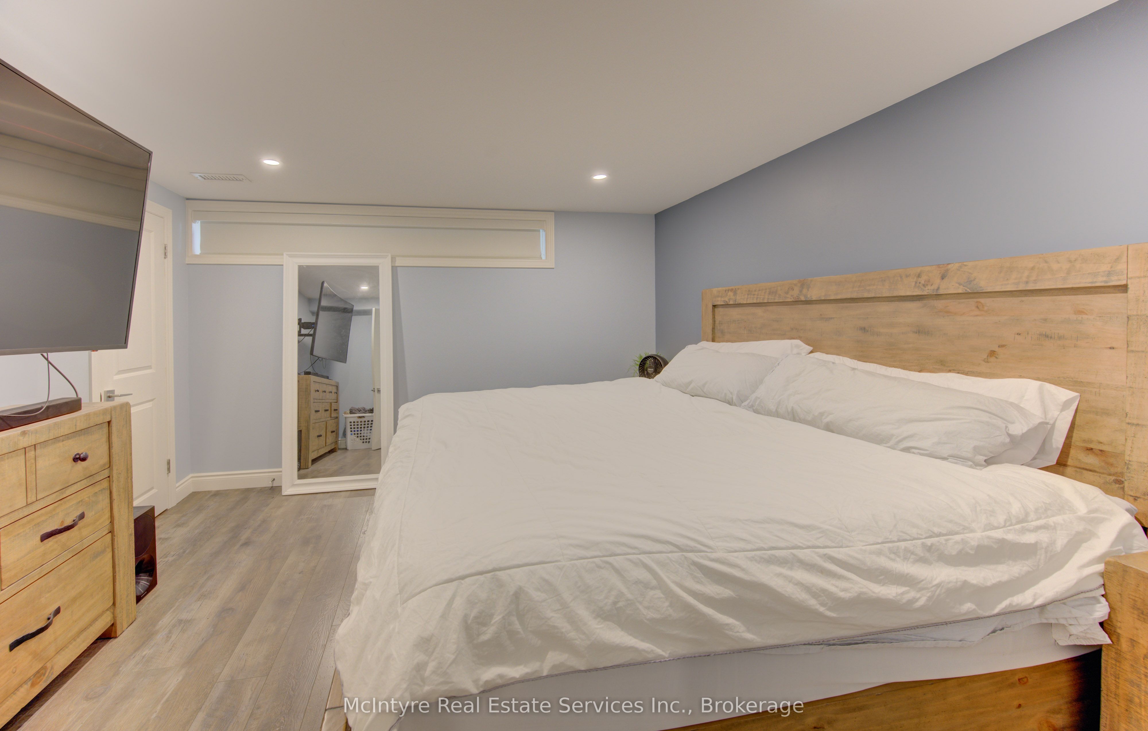 127 Strathcona Crescent Property Photo 43