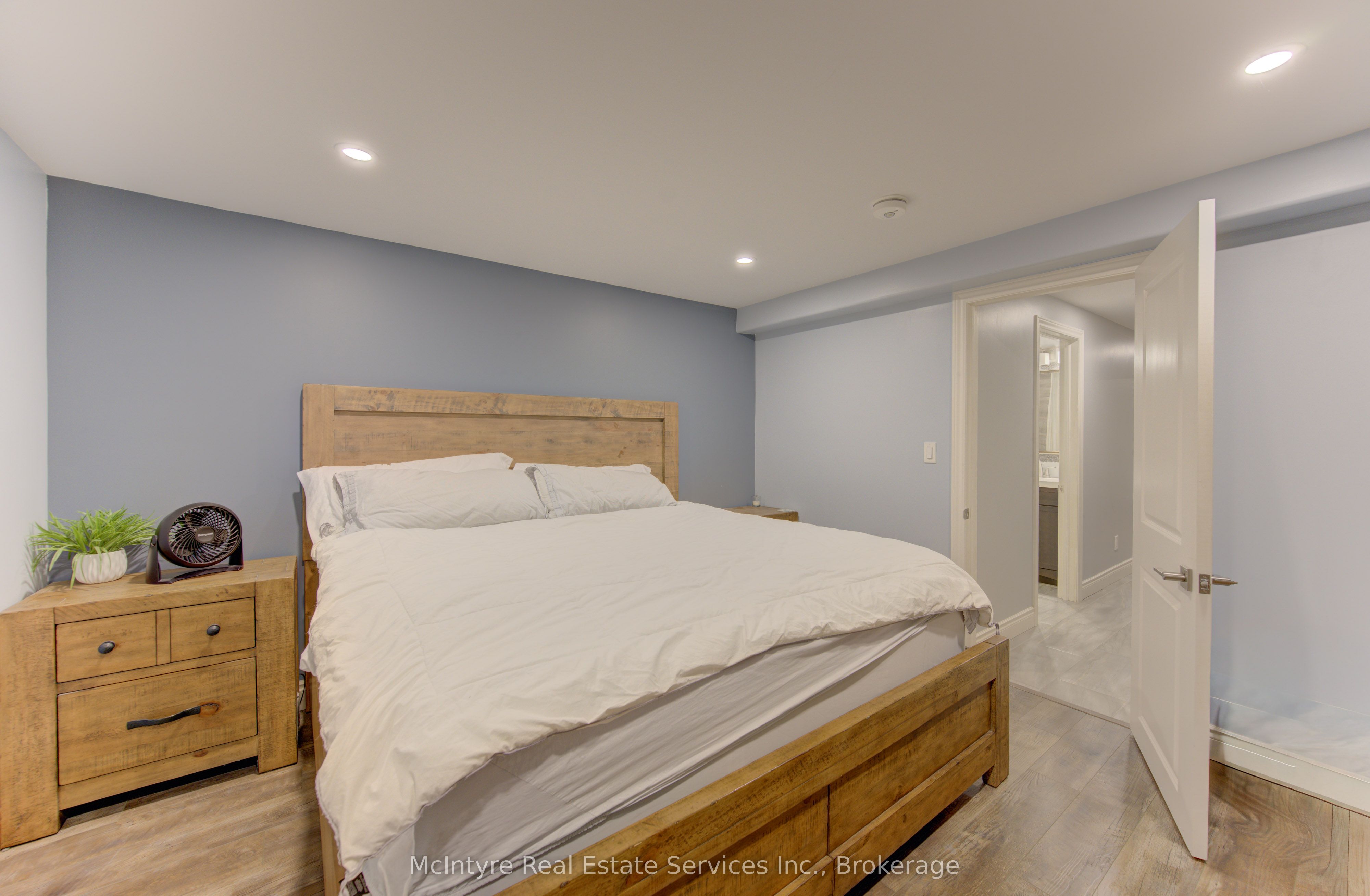 127 Strathcona Crescent Property Photo 44