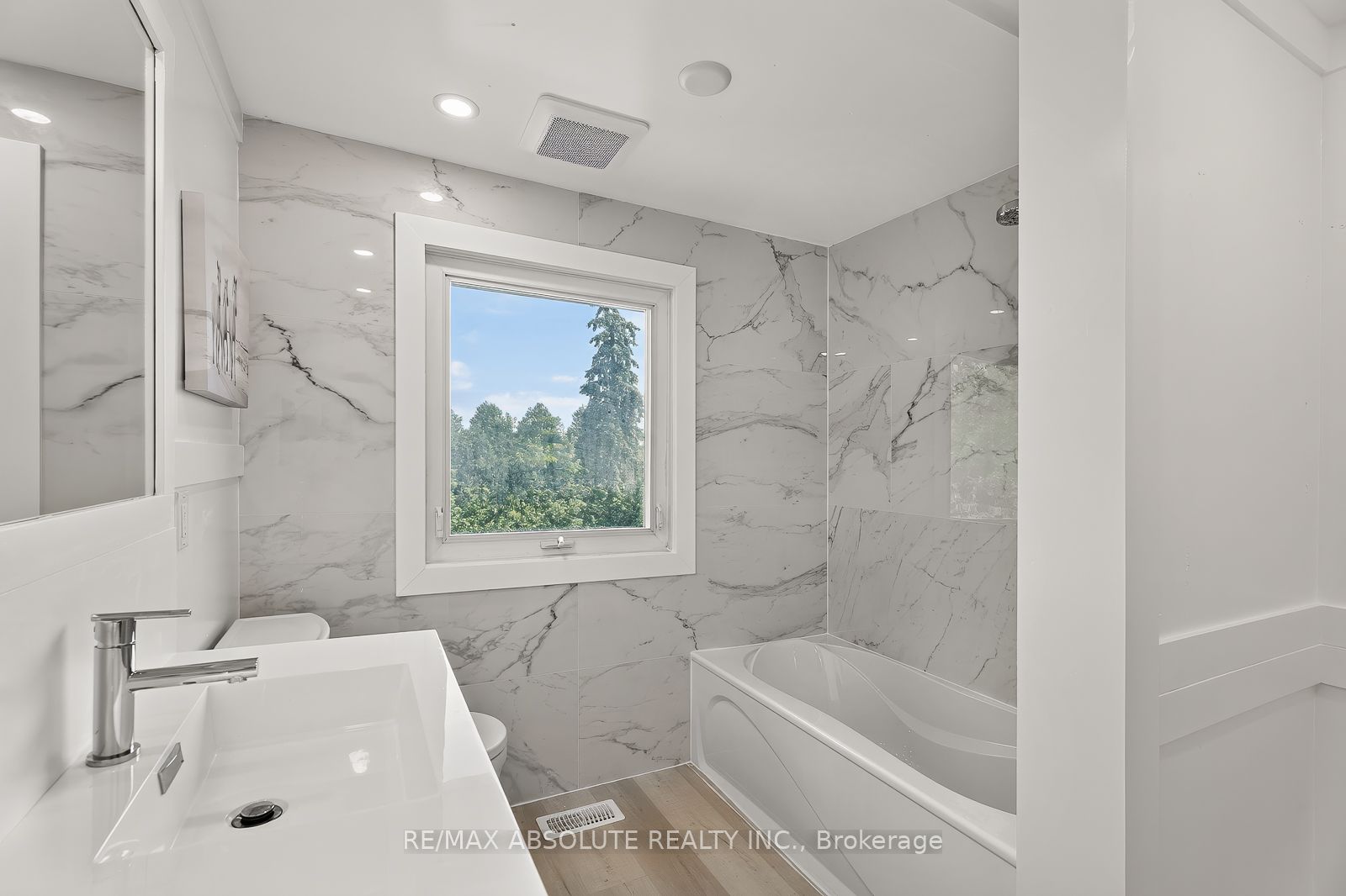 1444 Normandy Crescent Property Photo 32