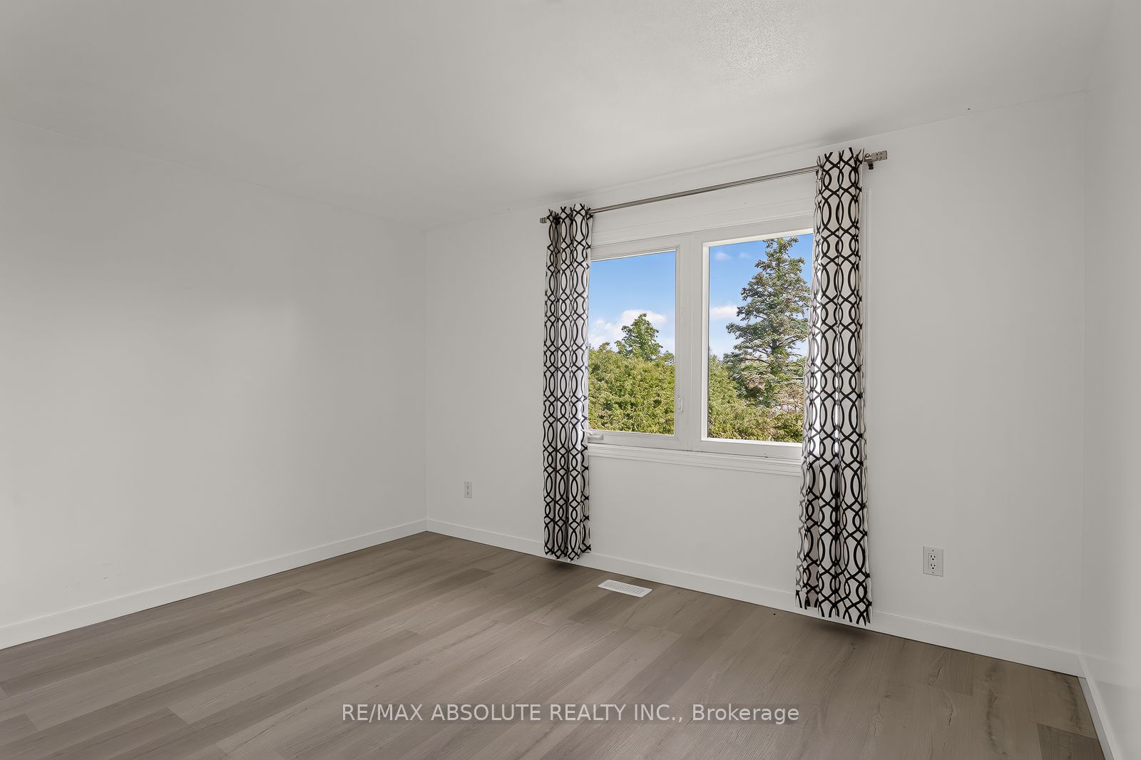 1444 Normandy Crescent Property Photo 36