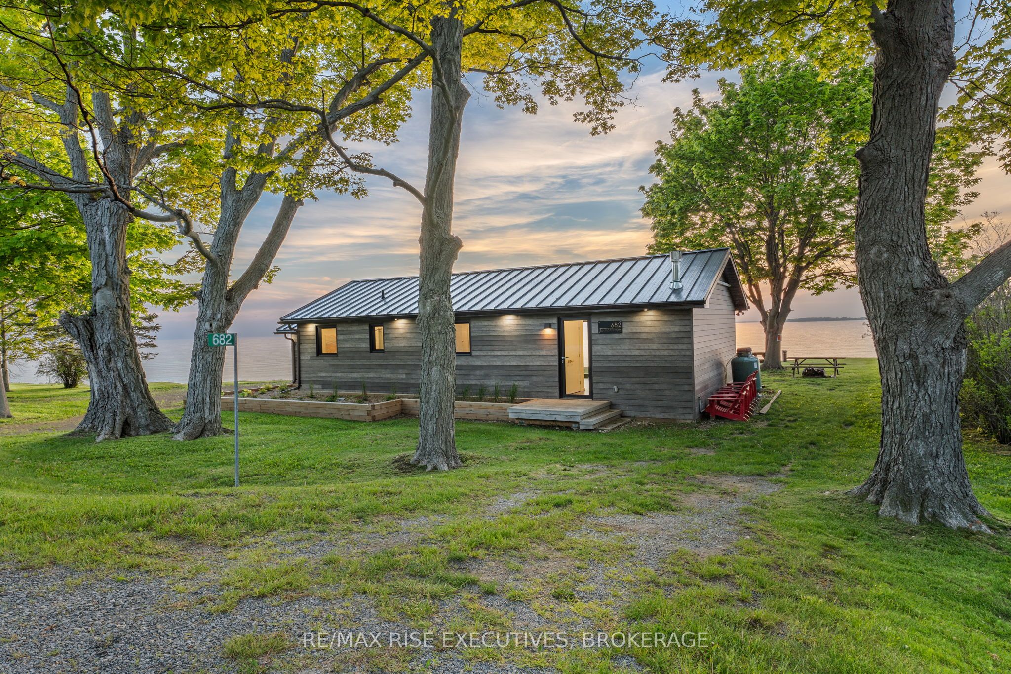 682 Salmon Point Road Property Photo 28