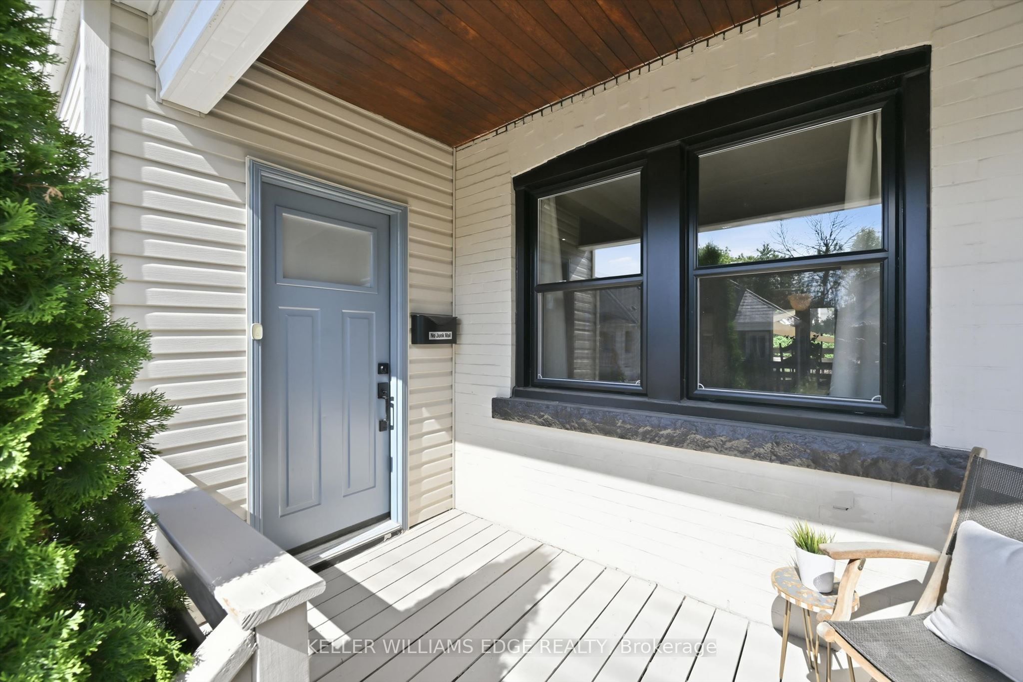 77 Cameron Avenue N Property Photo 4