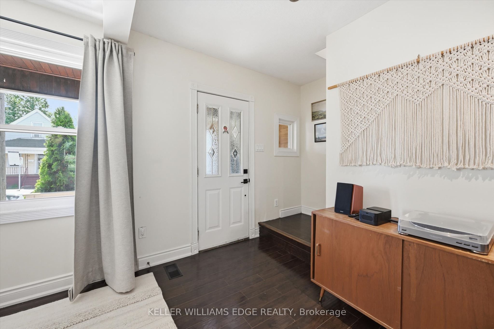 77 Cameron Avenue N Property Photo 6