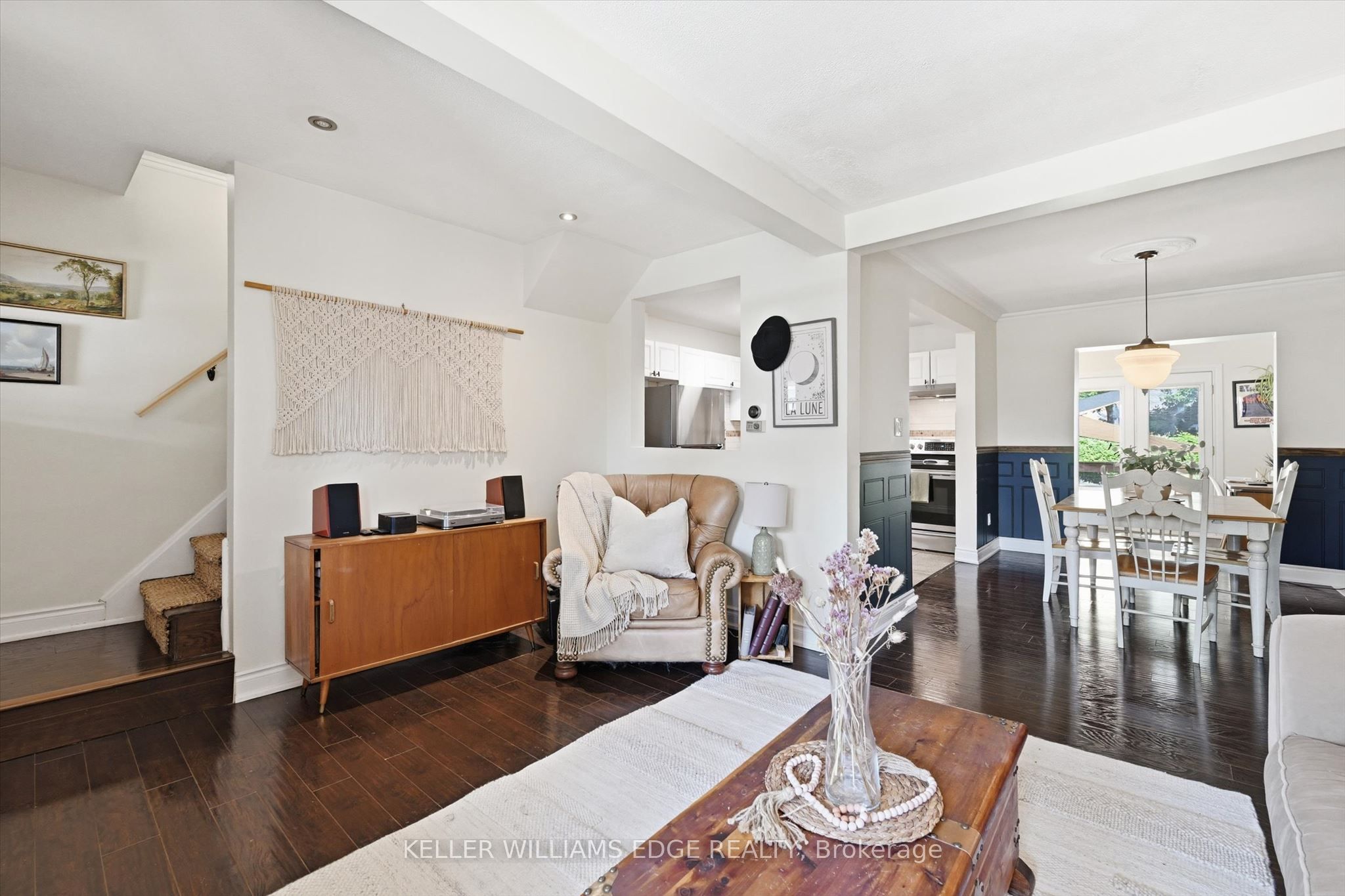 77 Cameron Avenue N Property Photo 8
