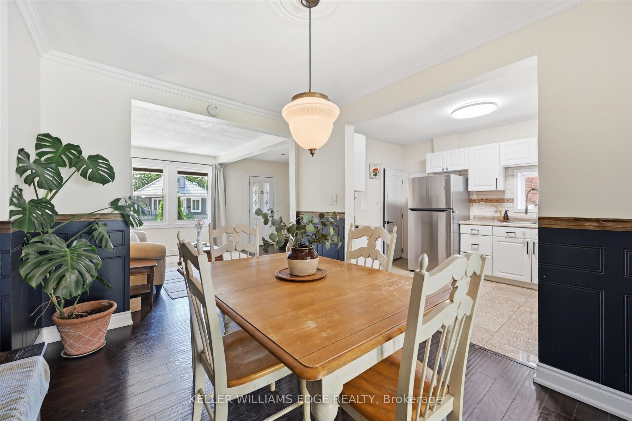 77 Cameron Avenue N Property Photo 13