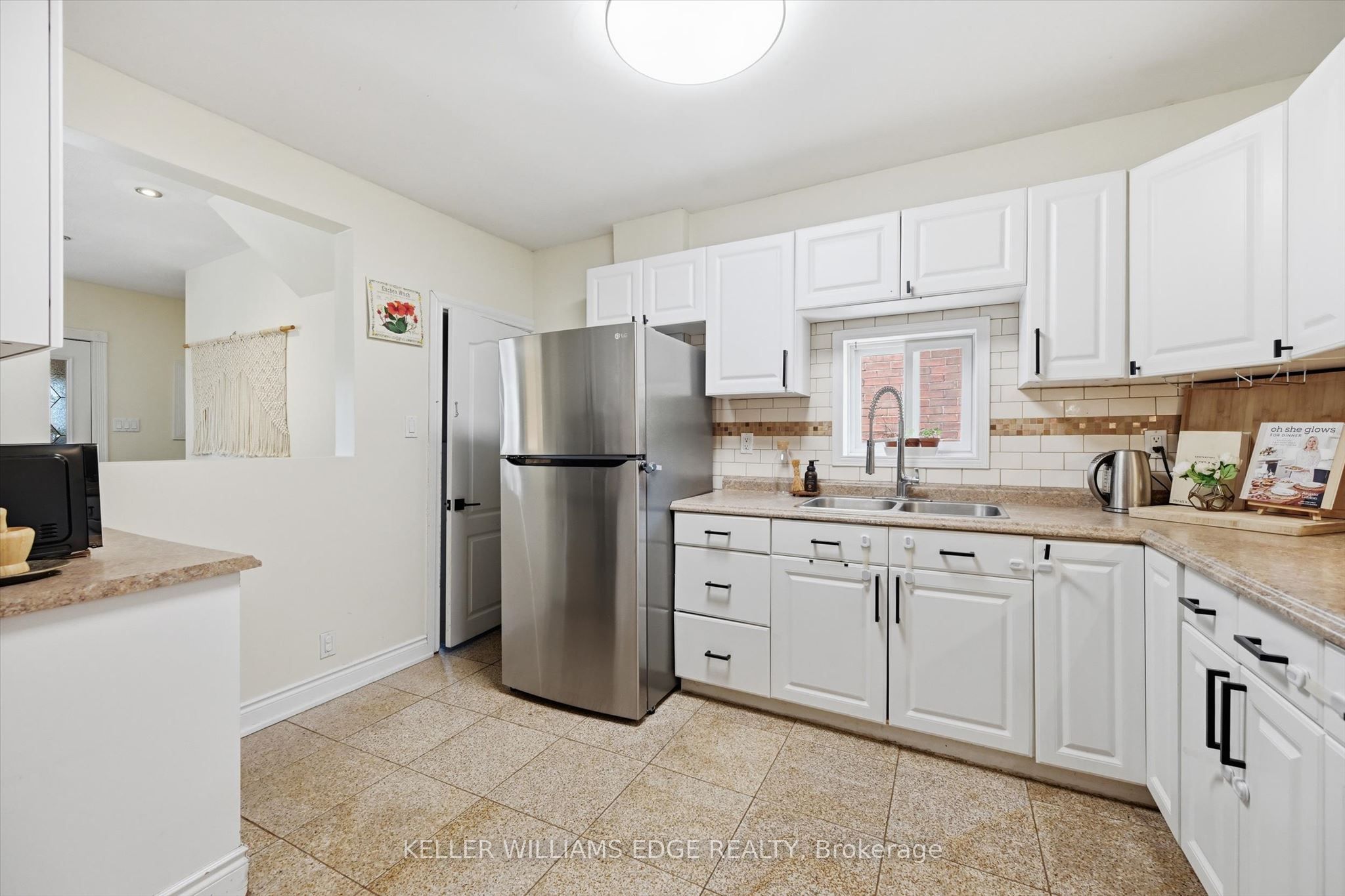 77 Cameron Avenue N Property Photo 15
