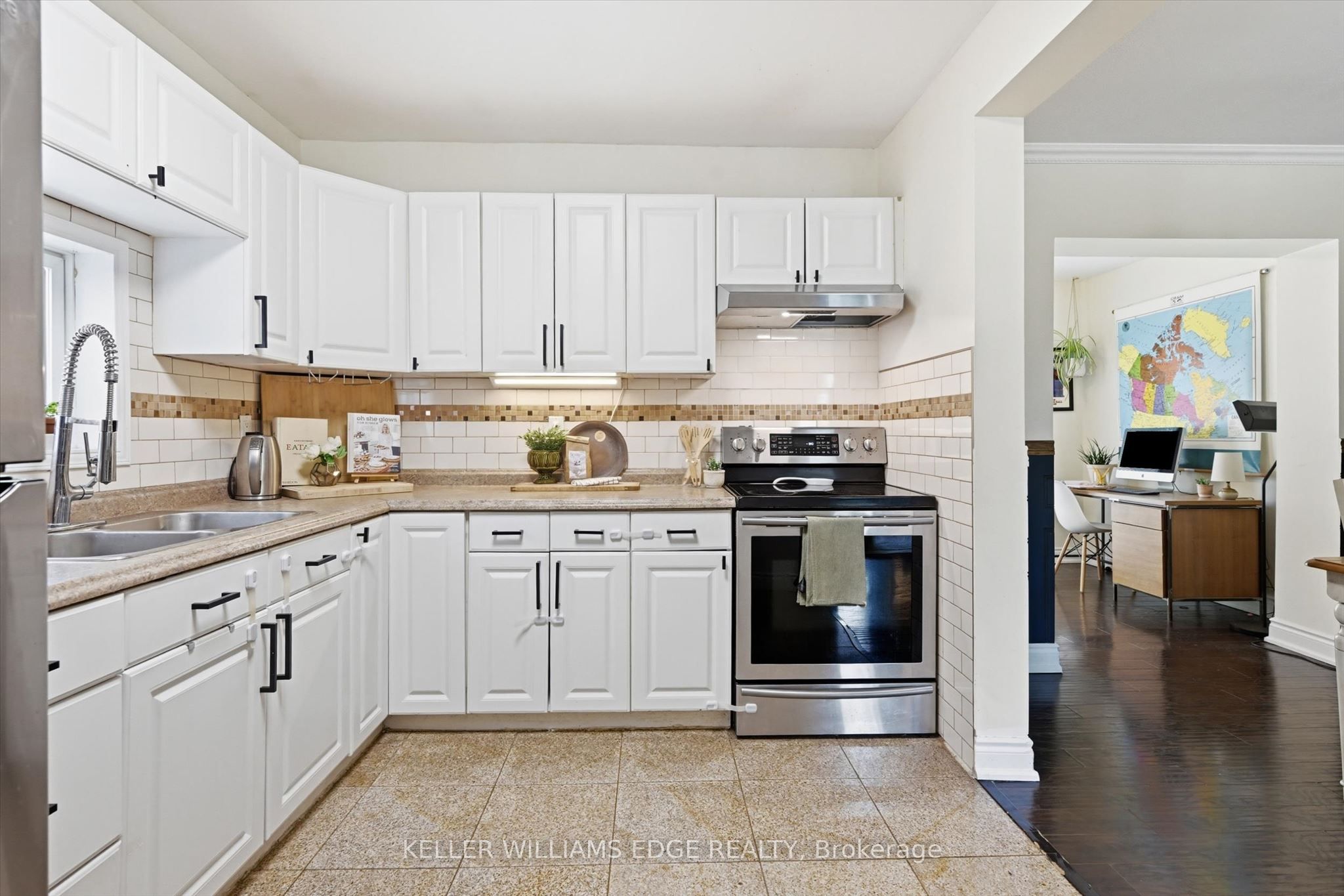 77 Cameron Avenue N Property Photo 16