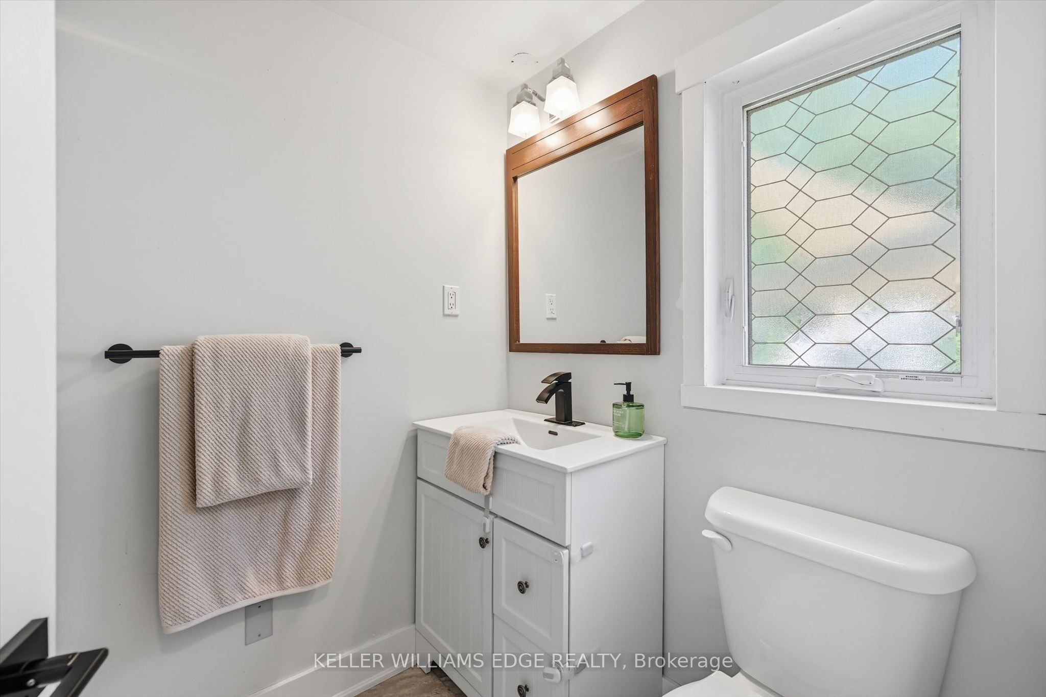 77 Cameron Avenue N Property Photo 20