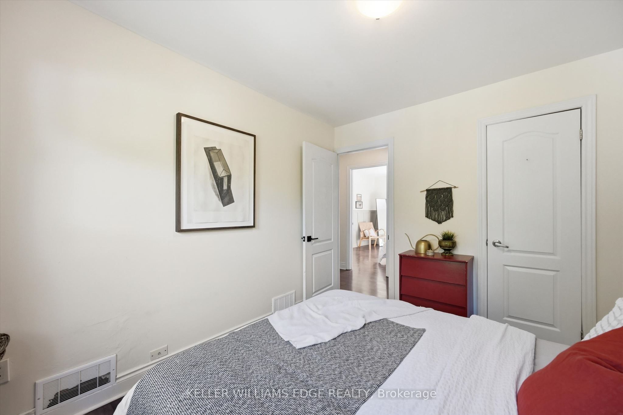 77 Cameron Avenue N Property Photo 26