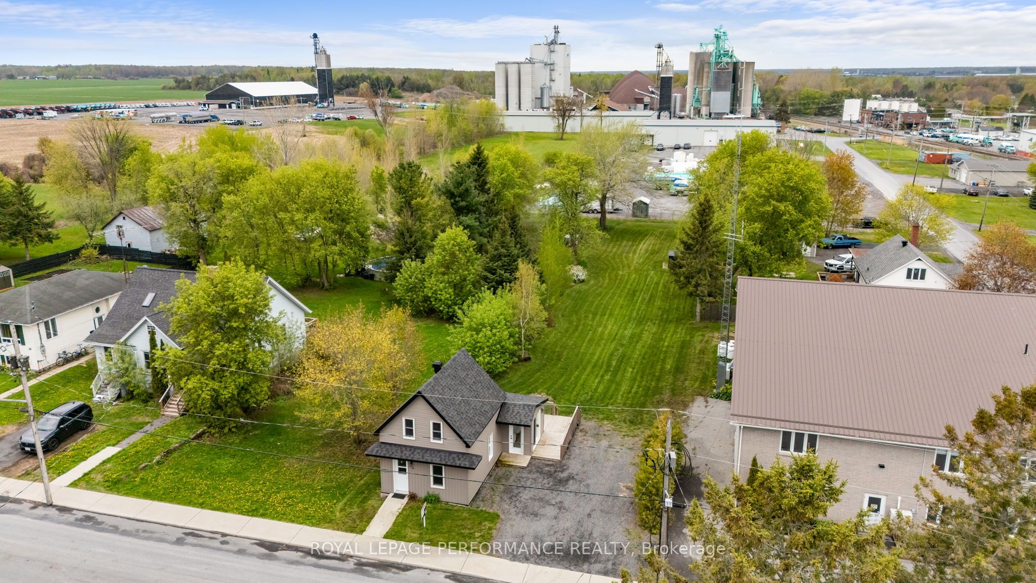 6 Spring Street Property Photo 39