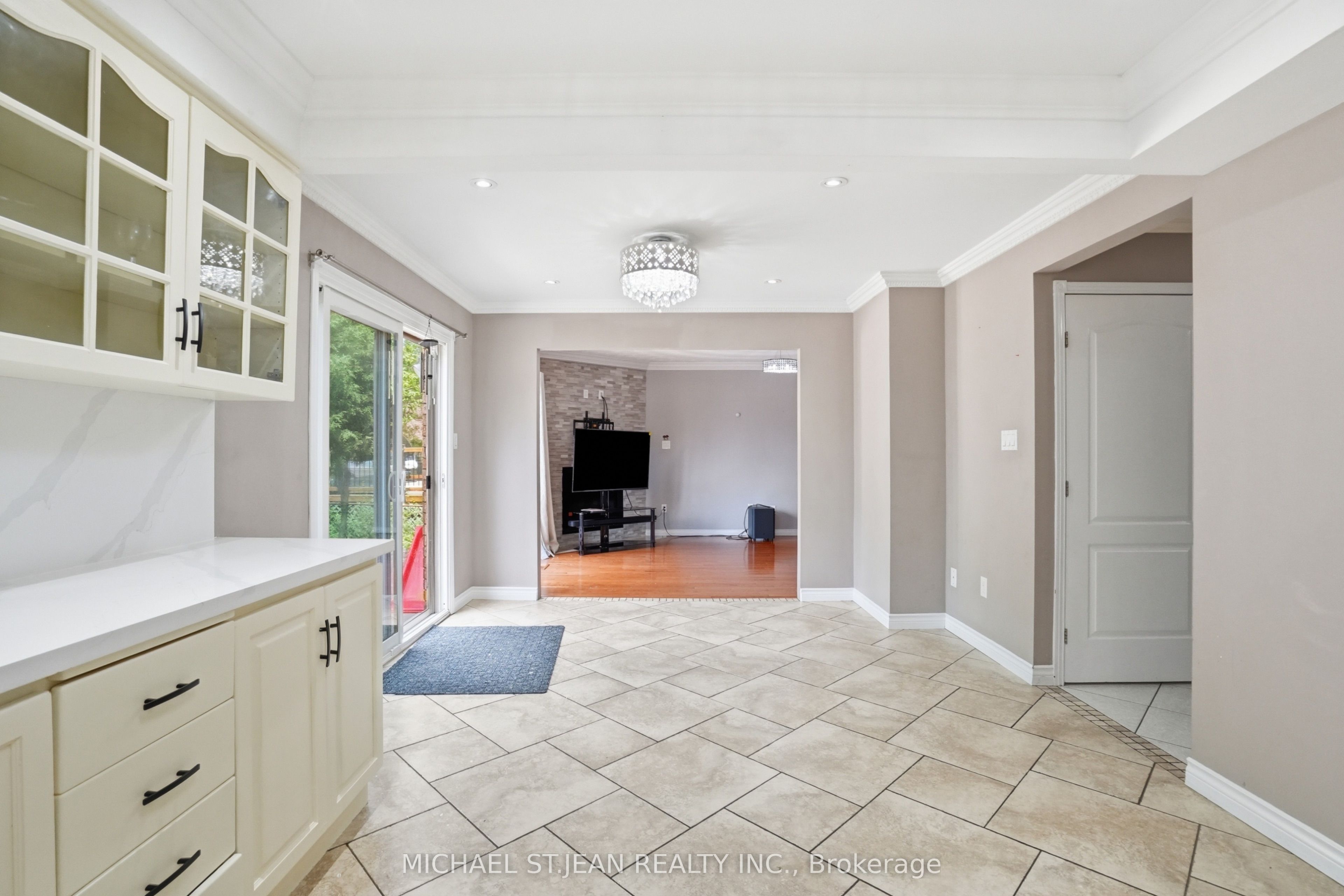 111 Aubrey Avenue Property Photo 17