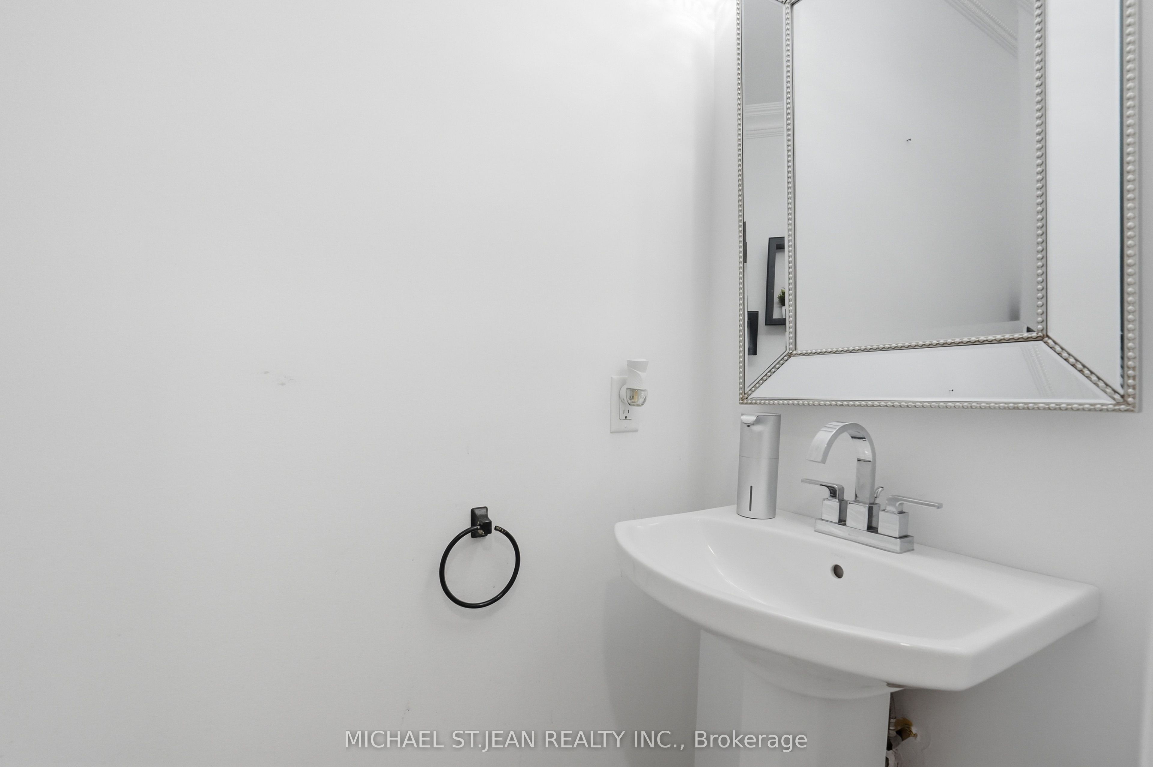 111 Aubrey Avenue Property Photo 22