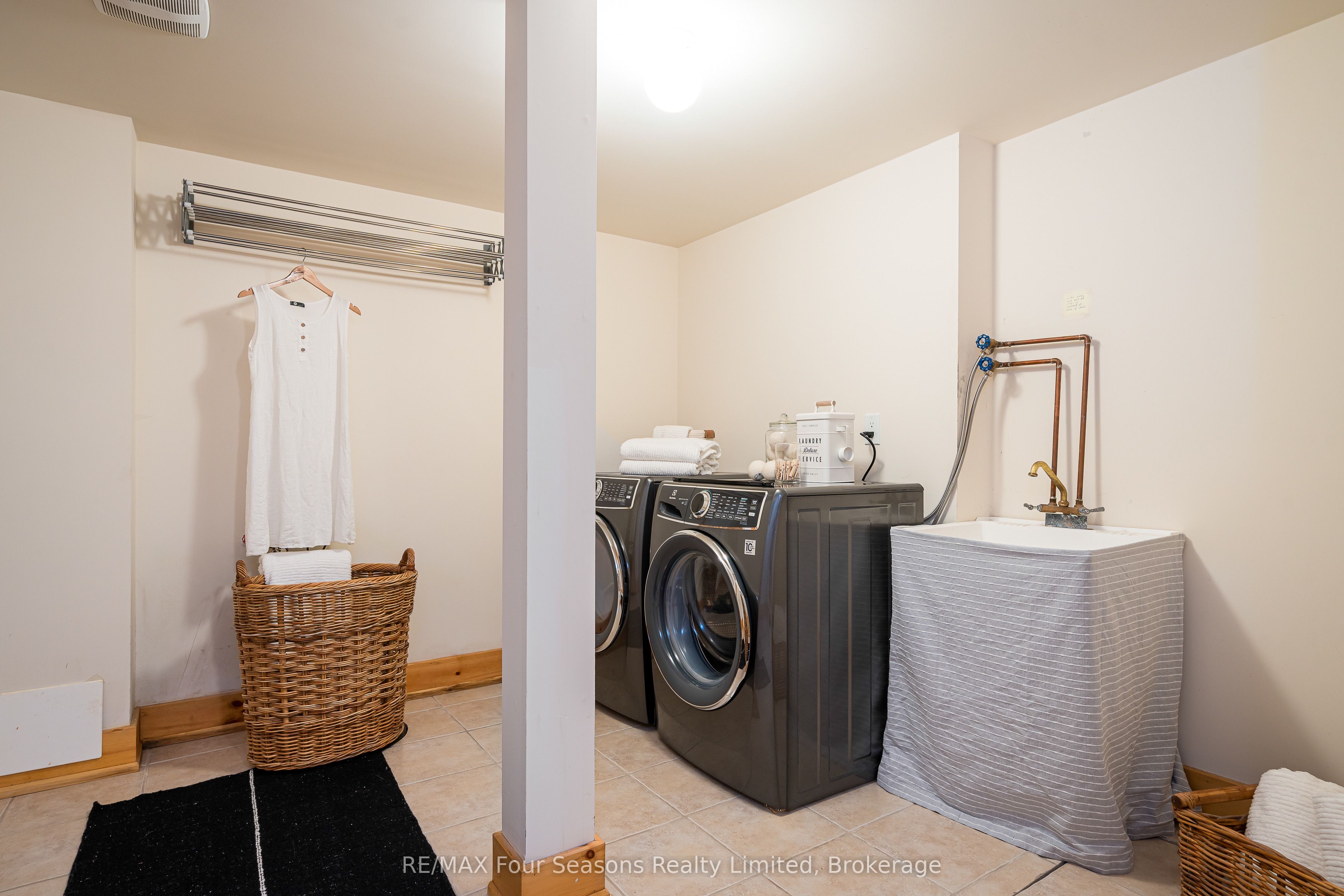 124 Birches Boulevard Property Photo 46