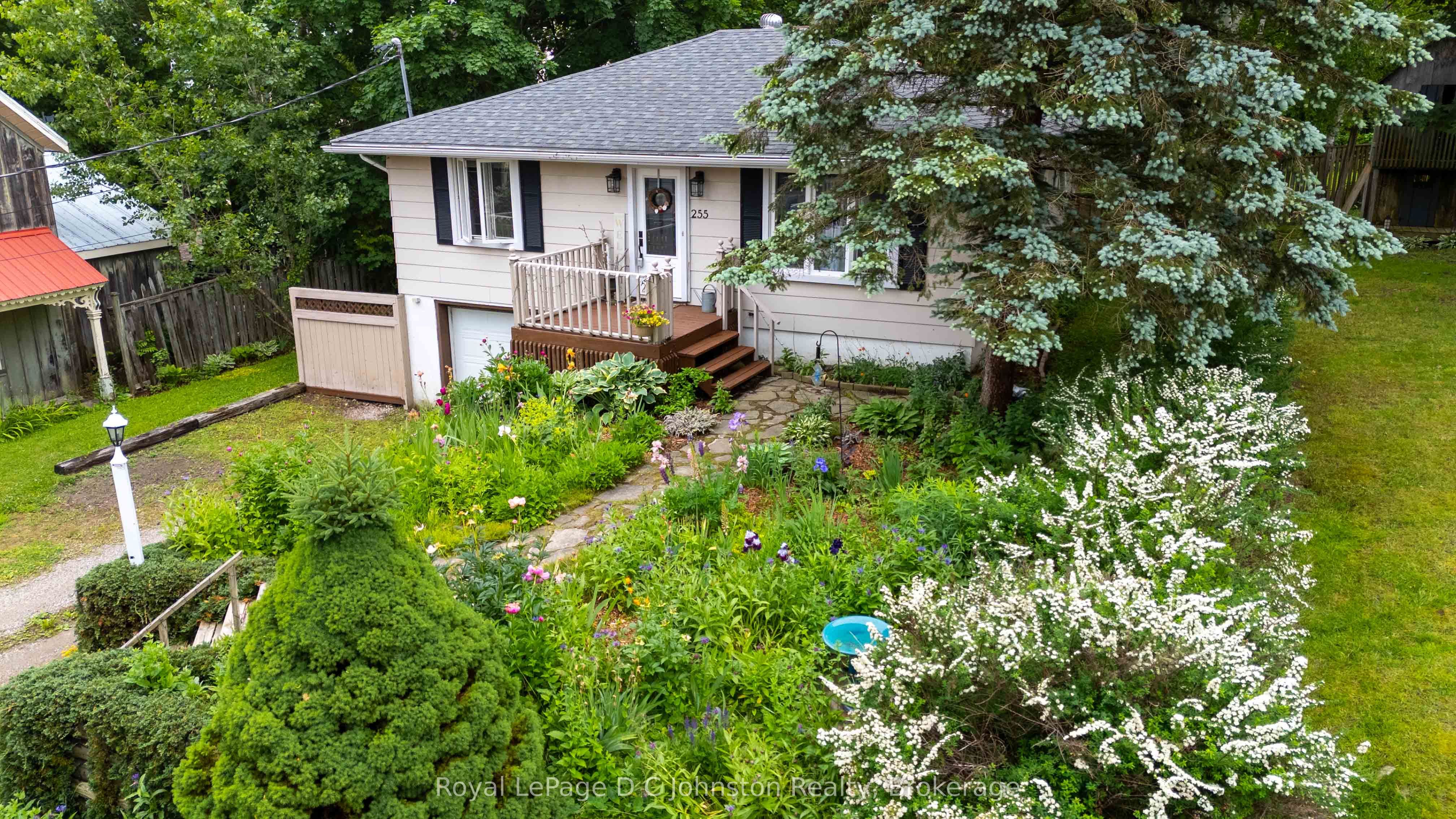 255 Rowe Street Property Photo 2